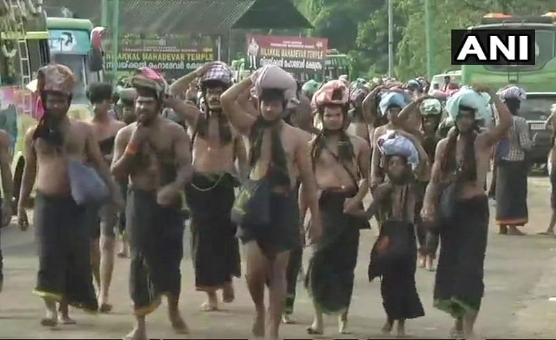 ಶಬರಿಮಲೆ ಪ್ರವೇಶ: ನಿಲಕ್ಕಲ್‌ನಲ್ಲಿ ಪ್ರತಿಭಟನಾಕಾರರನ್ನು ಚದುರಿಸಿದ ಪೊಲೀಸರು