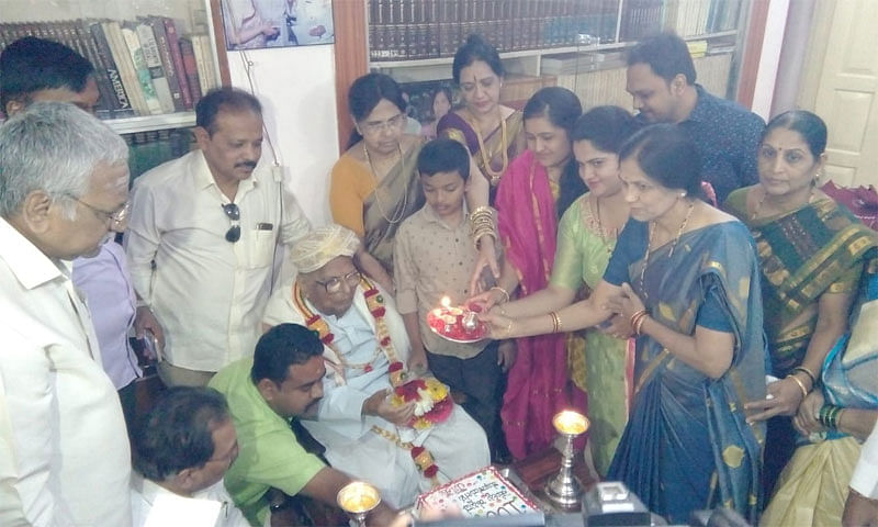 ಹುಬ್ಬಳ್ಳಿ: ಪಾಟೀಲ ಪುಟ್ಟಪ್ಪಗೆ 100ನೇ ಜನ್ಮದಿನ ಸಂಭ್ರಮ