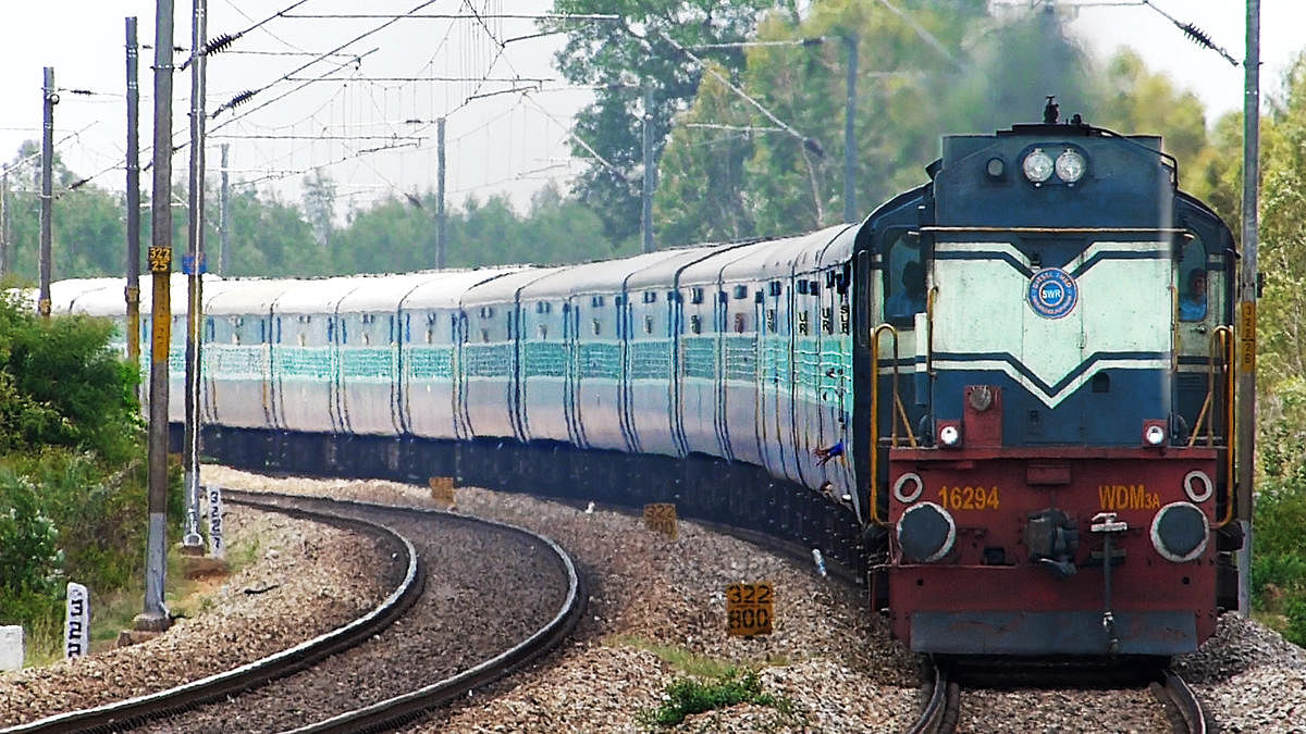 ರೈಲ್ವೆಗೆ ₹1.6 ಲಕ್ಷ ಕೋಟಿ: ರೈಲು ಪ್ರಯಾಣ ದರದಲ್ಲಿ ಹೆಚ್ಚಳ ಇಲ್ಲ