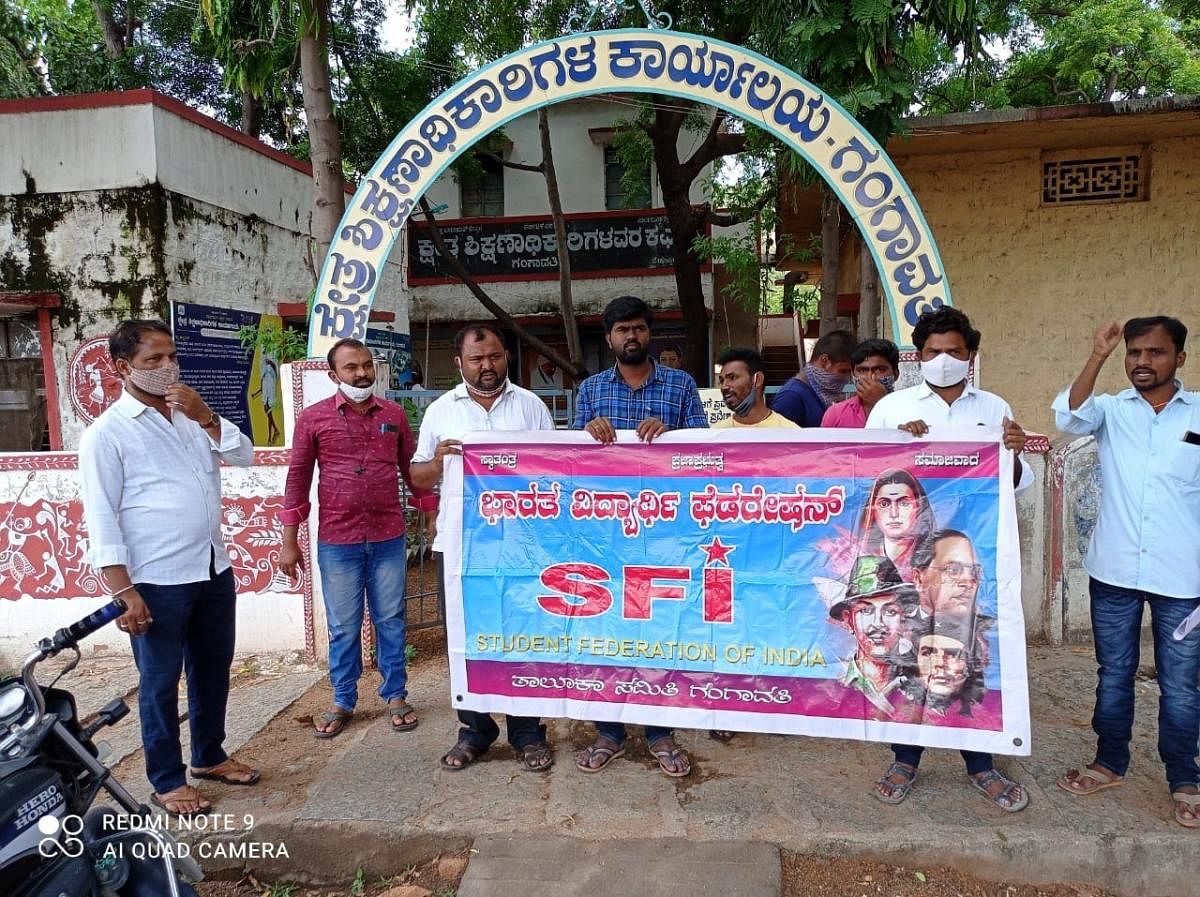 ಹೆಚ್ಚುವರಿ ಶುಲ್ಕ ವಸೂಲಿ ಆರೋಪ