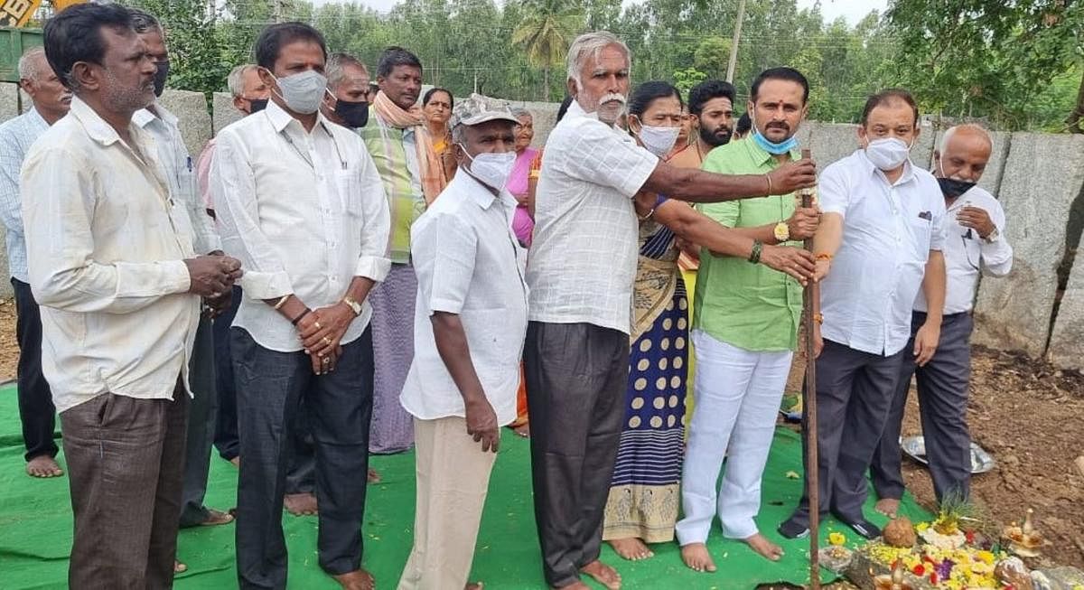 ಹೈನೋದ್ಯಮ ರೈತರ ಆರ್ಥಿಕತೆಗೆ ಆಸರೆ- ಕೋಚಿಮುಲ್ ನಿರ್ದೇಶಕ ಡಿ.ವಿ.ಹರೀಶ್