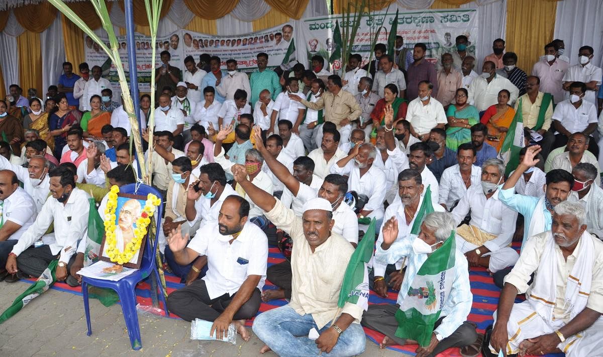 ಸಚಿವ ಮುರುಗೇಶ ನಿರಾಣಿ ರಾಜೀನಾಮೆಗೆ ಒತ್ತಾಯ