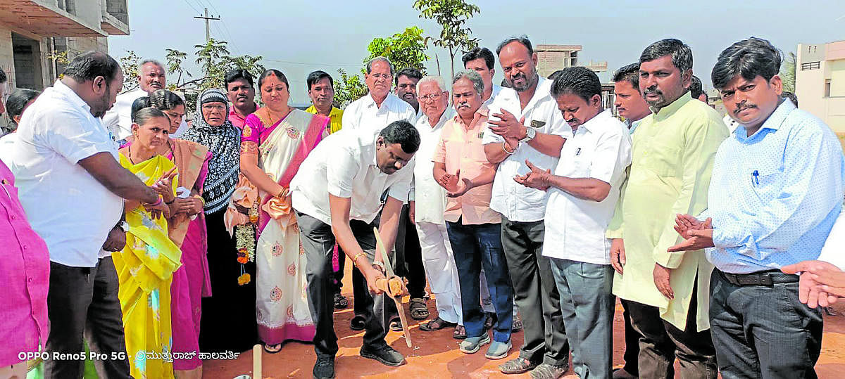ಕೊಪ್ಪಳ: ಅಭಿವೃದ್ಧಿ ಕಾಮಗಾರಿಗಳಿಗೆ ಶಾಸಕ ಕೆ.ರಾಘವೇಂದ್ರ ಹಿಟ್ನಾಳ ಚಾಲನೆ