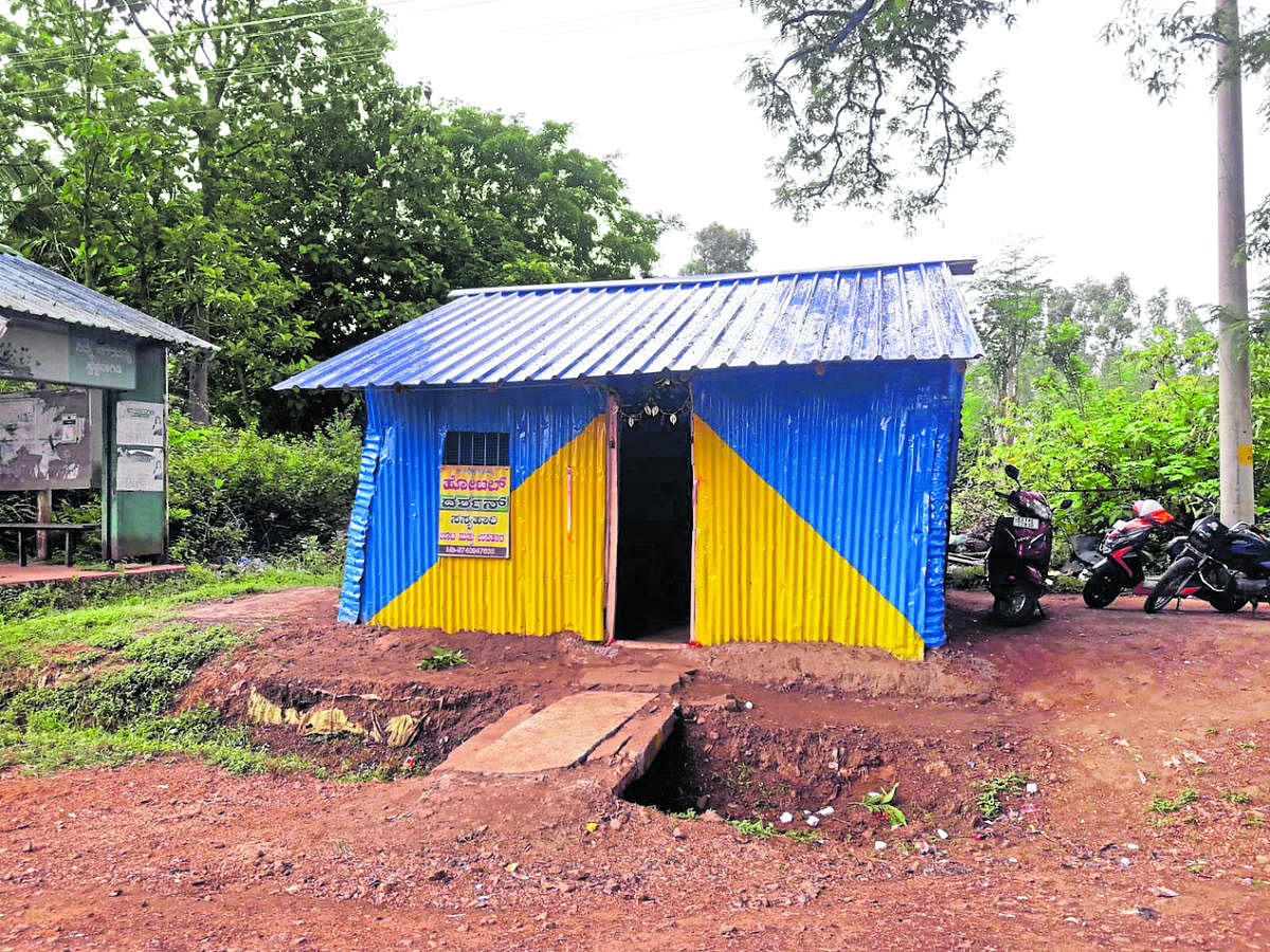 ಶೆಡ್ ದುರಸ್ತಿ ಮಾಡಿಸಿ ಅಜ್ಜಿಯರಿಗೆ ನೆರವು