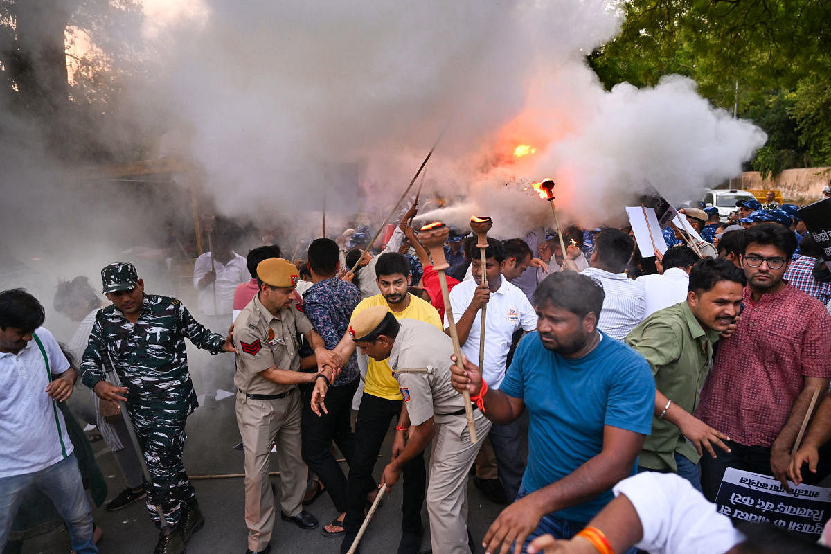 'ಅಗ್ನಿಪಥ' ವಿರುದ್ಧ ಪ್ರತಿಭಟನೆ: ಬಿಹಾರ ಉಪಮುಖ್ಯಮಂತ್ರಿ ಮನೆ ಮೇಲೆ ದಾಳಿ