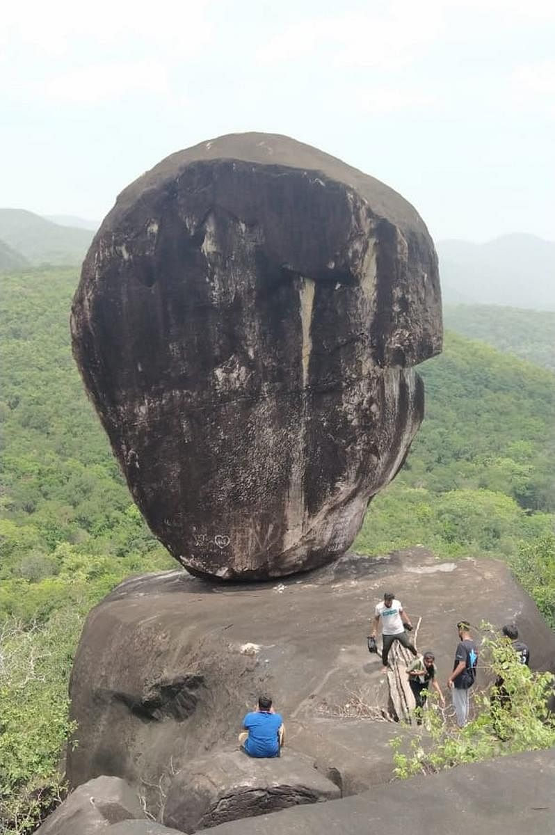 ಚಾರಣಿಗರ ನೆಚ್ಚಿನ ತಾಣ: ಭೀಮ ಬುಗುರಿ ಆಡುತ್ತಿದ್ದ ಕಲ್ಲು!