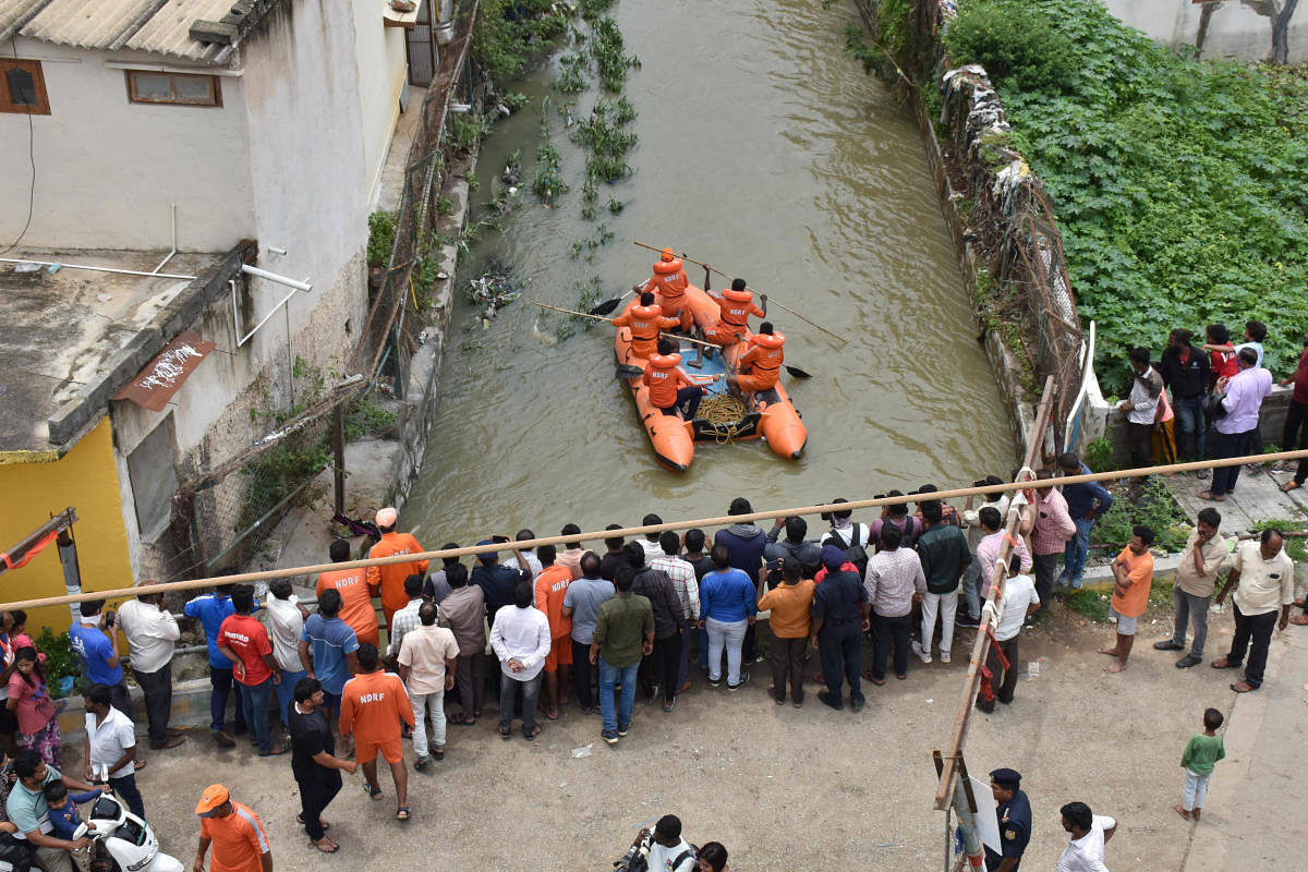 ಬೆಂಗಳೂರಿನಲ್ಲಿ ಮನೆಗಳಿಗೆ ನುಗ್ಗಿದ ನೀರು: ಮಹದೇವಪುರ, ಕೆ.ಆರ್.ಪುರ ಜಲಾವೃತ