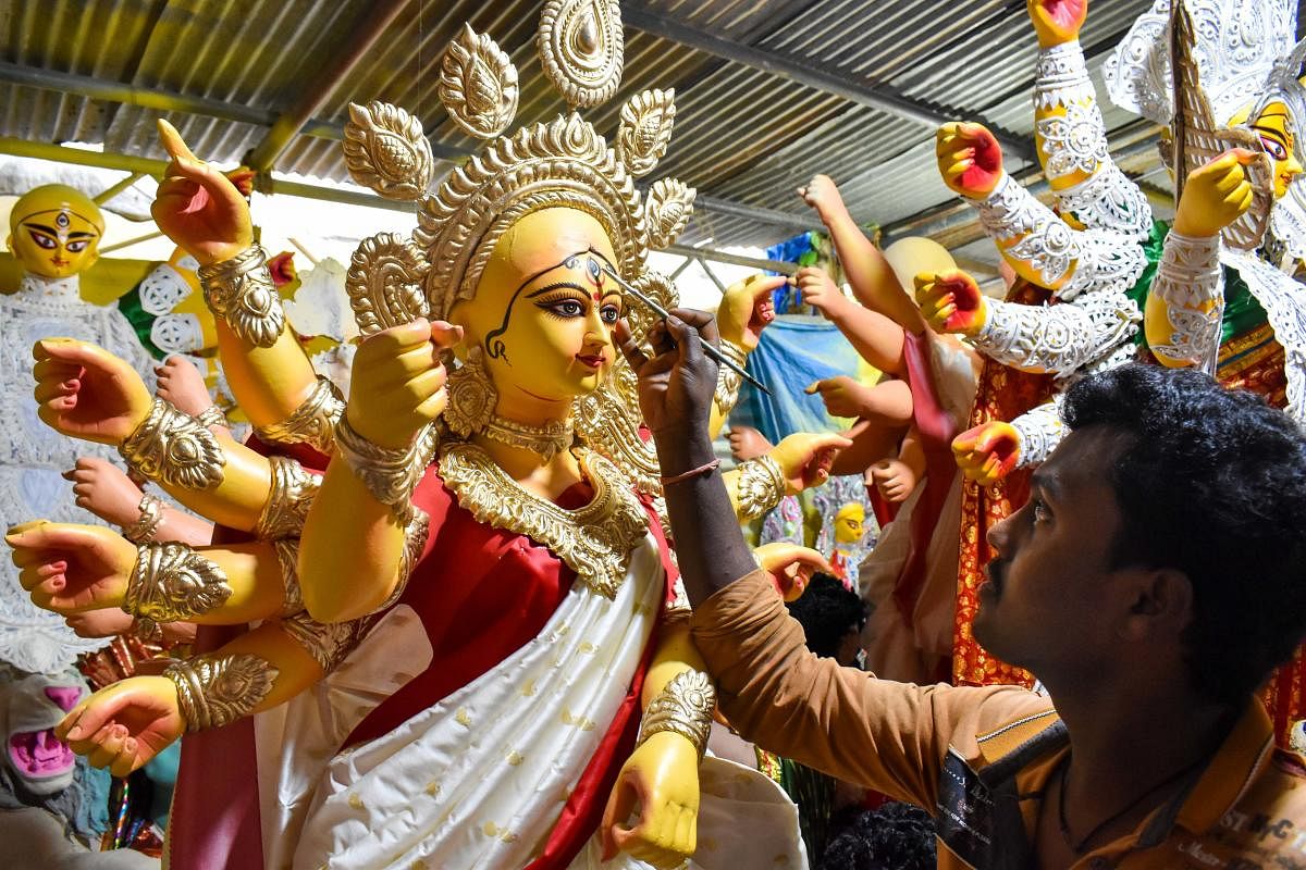 ಬೆಂಗಳೂರು: ವಿಜೃಂಭಣೆಯ ದುರ್ಗಾ ಪೂಜೆಗೆ ಸಿದ್ಧತೆ