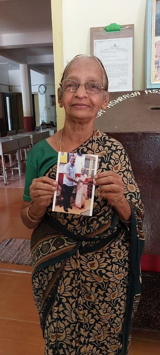 ಮಂಗಳೂರು: ಖಾದರ್ ಜನ್ಮದಿನಕ್ಕೆ ಅಜ್ಜಿಯ ಆಶೀರ್ವಾದ