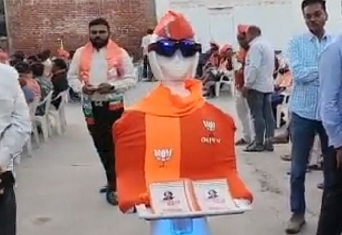 Gujarat Polls: ಬಿಜೆಪಿಯಿಂದ ಪ್ರಚಾರಕ್ಕೆ ರೋಬೋಟ್ ಬಳಕೆ