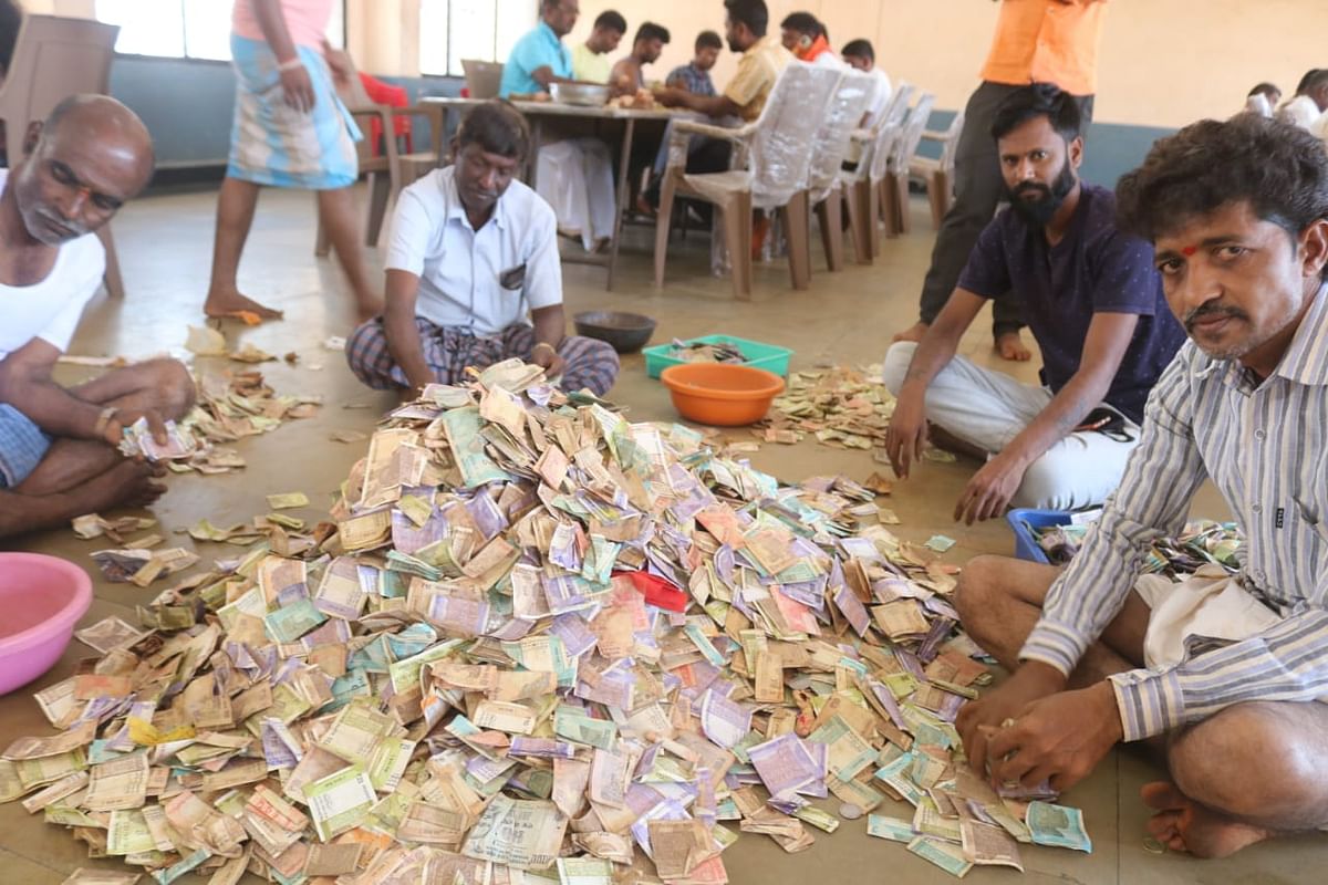 ಯಲ್ಲಮ್ಮ ದೇವಸ್ಥಾನದ ಹುಂಡಿಯಲ್ಲಿ  ₹1.10 ಕೋಟಿ ಮೌಲ್ಯದ ಕಾಣಿಕೆ ಸಂಗ್ರಹ
