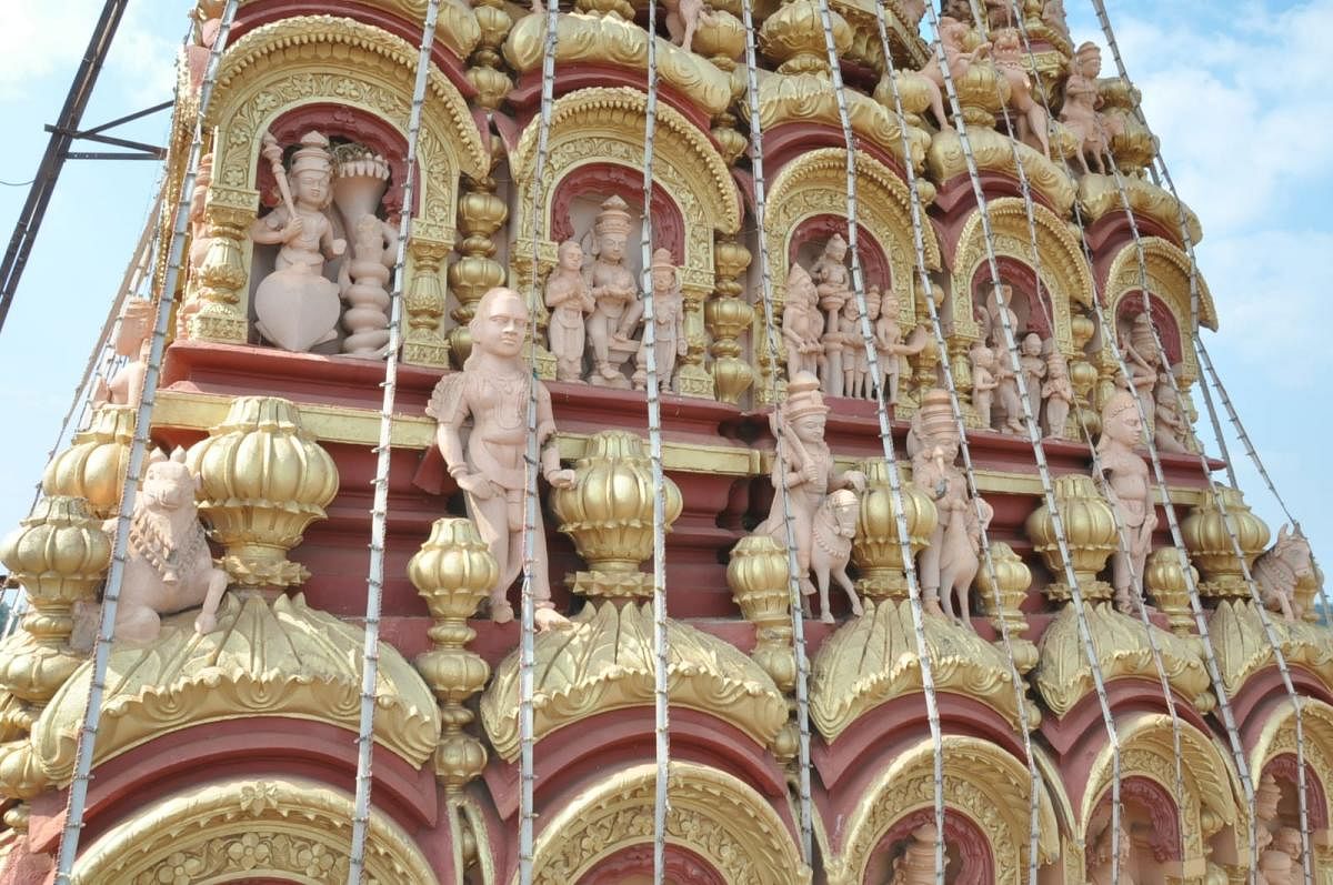 ಹುಮನಾಬಾದ್: ನೋಡುಗರ ಕಣ್ಮನ ಸೆಳೆಯುವ ವೀರಭದ್ರೇಶ್ವರ ದೇವಸ್ಥಾನ