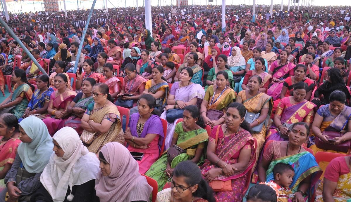 ಬಡವ, ದೀನ ದಲಿತರಿಗೆ ಸಮರ್ಪಿತವಾದ ಸರ್ಕಾರ: ಪ್ರಹ್ಲಾದ ಜೋಶಿ 