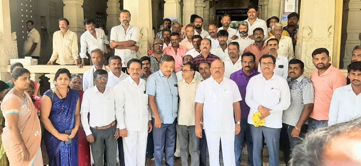 ಗುಬ್ಬಿ ಮಾಜಿ ಶಾಸಕ ಶ್ರೀನಿವಾಸ್‌ ವಿರುದ್ಧ ಬಂಡಾಯ