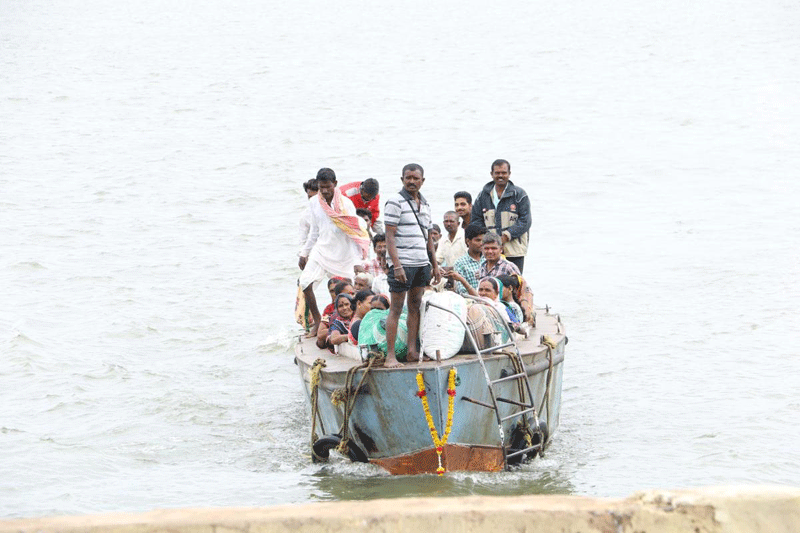 ದೋಣಿಯಲ್ಲಿ ಪಯಣ