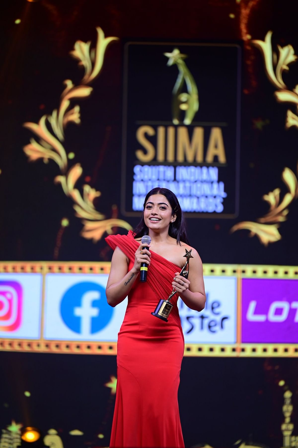 PHOTOS | 'SIIMA' ಪ್ರಶಸ್ತಿ ಪ್ರದಾನ ಸಮಾರಂಭ: ಕನ್ನಡದ ನಟ ನಟಿಯರ ಕಲರವ