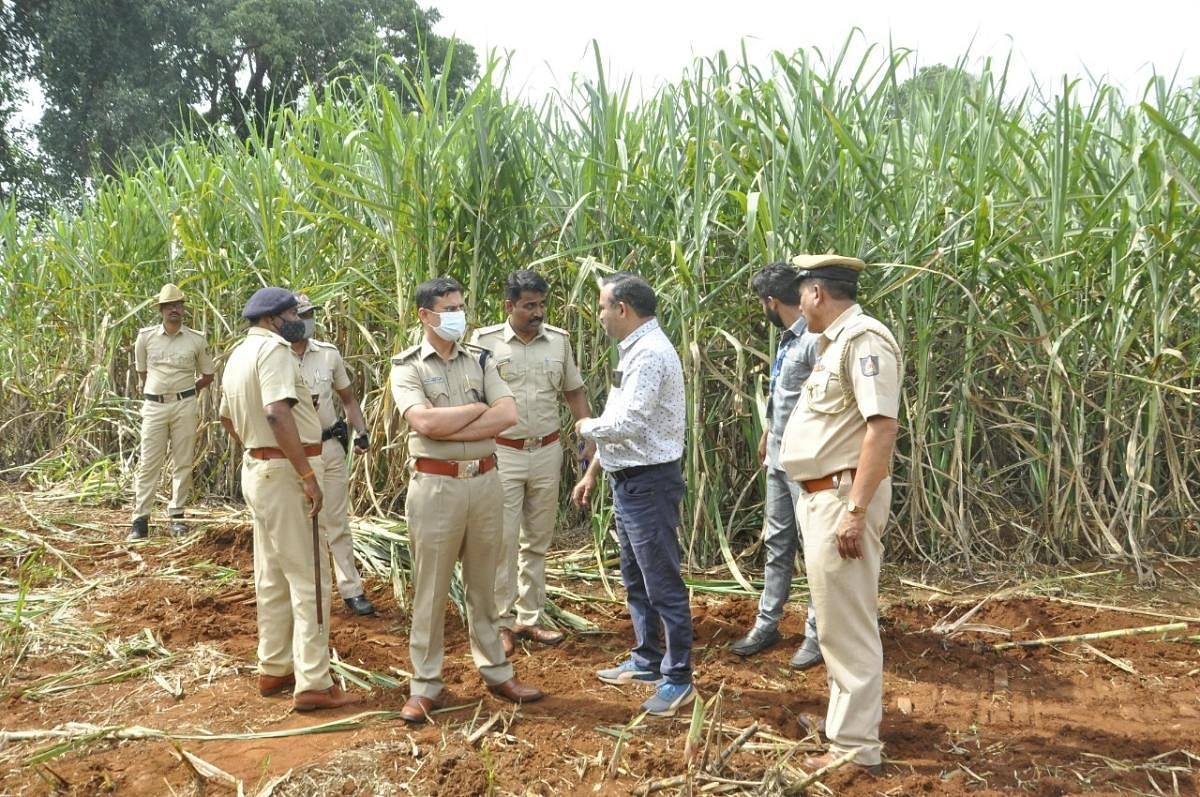 ಬೆಳಗಾವಿ ತಾಲ್ಲೂಕಿನ ಮಚ್ಛೆ ಹೊರವಲಯದಲ್ಲಿ ಬೈಪಾಸ್ ರಸ್ತೆ ನಿರ್ಮಾಣ ಸ್ಥಳಕ್ಕೆ ಡಿಸಿಪಿ ವಿಕ್ರಂ ಅಮೆಟೆ ಭೇಟಿ ನೀಡಿ ಪರಿಶೀಲಿಸಿದರು