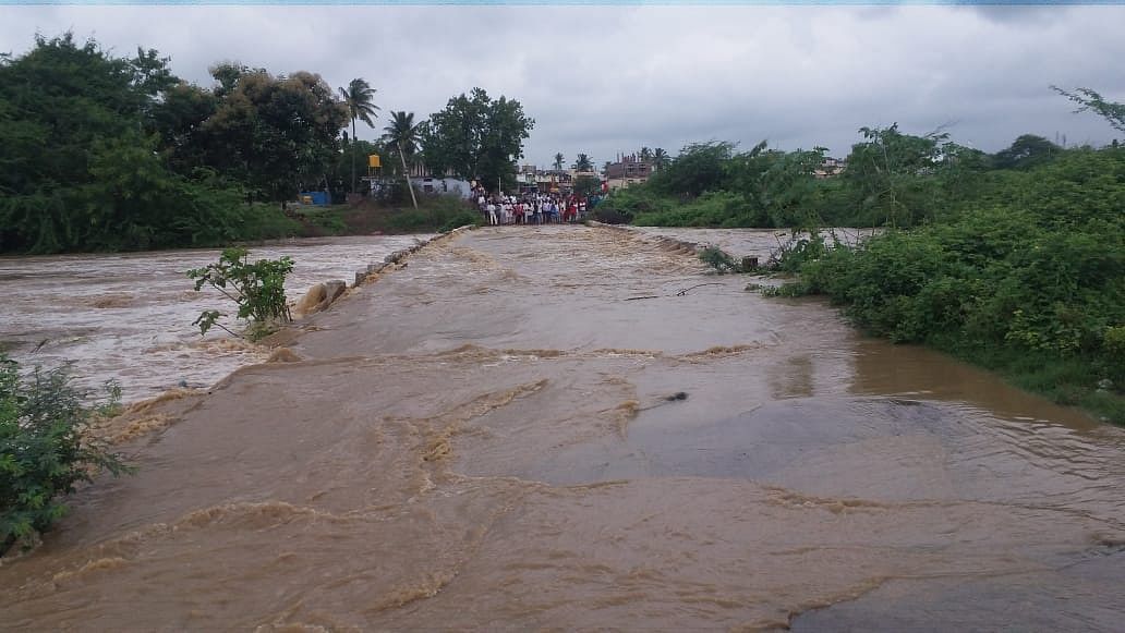 ಚಿಂಚೋಳಿ: ದಾಖಲೆಯ ಮಳೆ, ಜನಜೀವನ ಅಸ್ತವ್ಯಸ್ತ