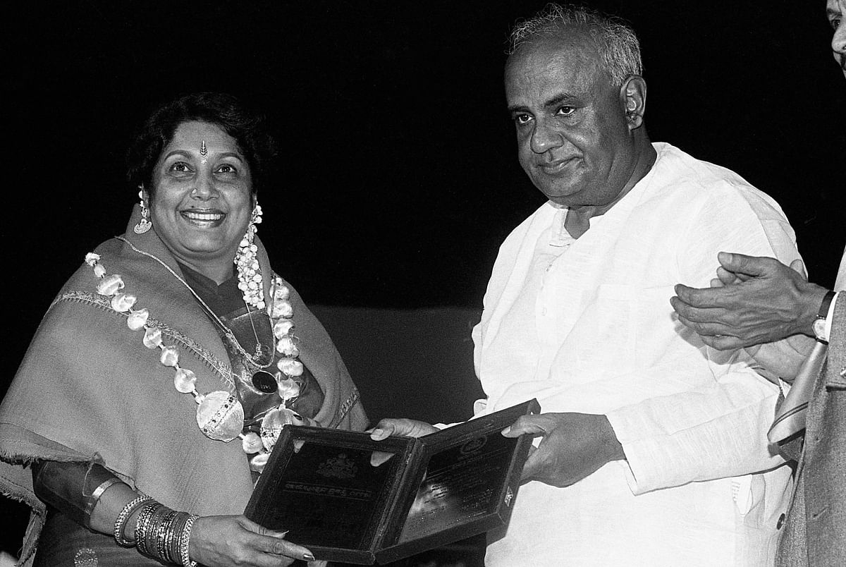 1995ರಲ್ಲಿ ಅಂದಿನ ಮುಖ್ಯಮಂತ್ರಿ ಎಚ್‌.ಡಿ. ದೇವೇಗೌಡ ಅವರಿಂದ ರಾಜ್ಯೋತ್ಸವ ಪ್ರಶಸ್ತಿ ಪಡೆದಾಗ