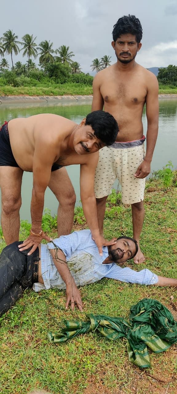 ಹೊಸಪೇಟೆ: ಮುಳುಗುತ್ತಿದ್ದ 22 ವರ್ಷದ ಯುವಕನ ರಕ್ಷಿಸಿದ ಶಿಕ್ಷಕ ಮಧುಸೂದನ್‌