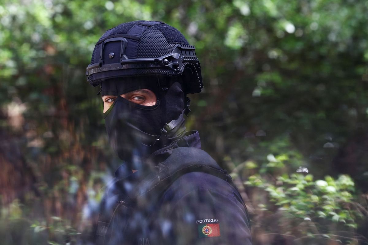 A police officer stands guard outside Ismaili Centre, after a deadly knife attack in Lisbon, Portugal, March 28, 2023. REUTERS/Pedro Nunes