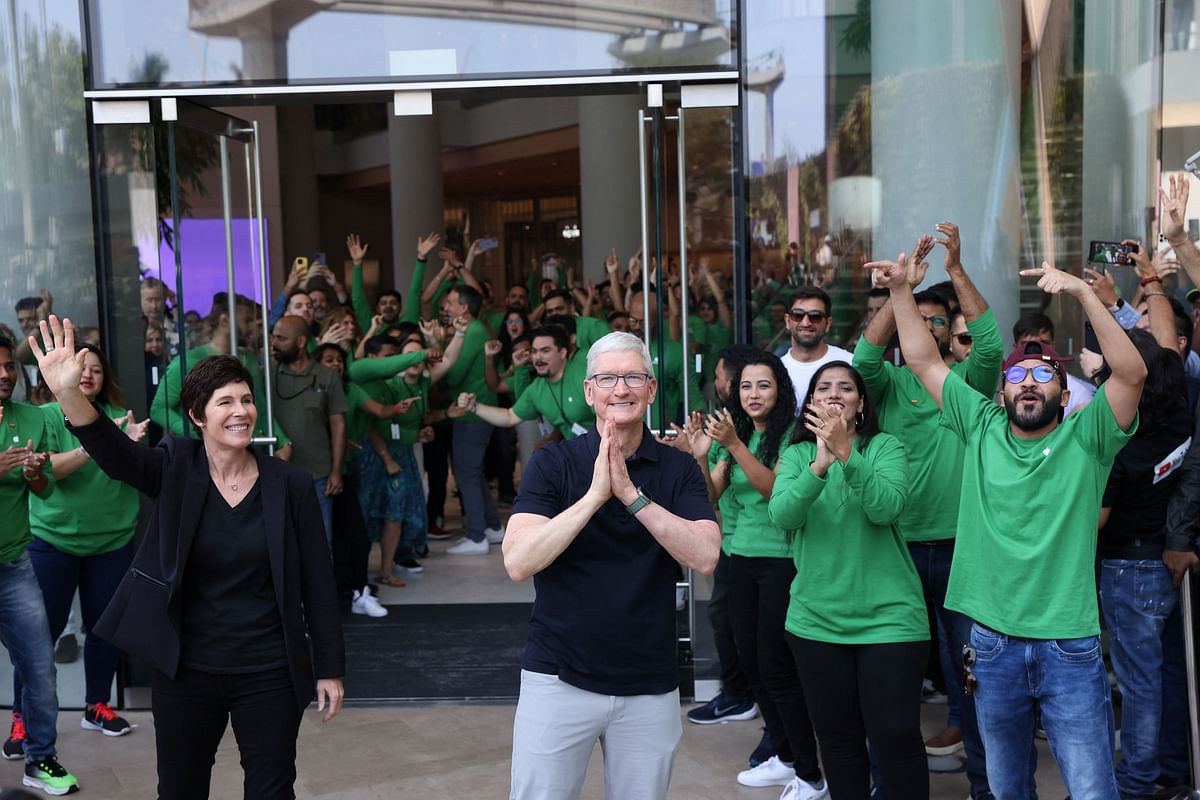 Apple CEO Tim Cook and Deirdre O'Brien, Apple's senior vice president of Retail and People greet people at the inauguration of India's first Apple retail store in Mumbai, India, April 18, 2023. REUTERS/Francis Mascarenhas