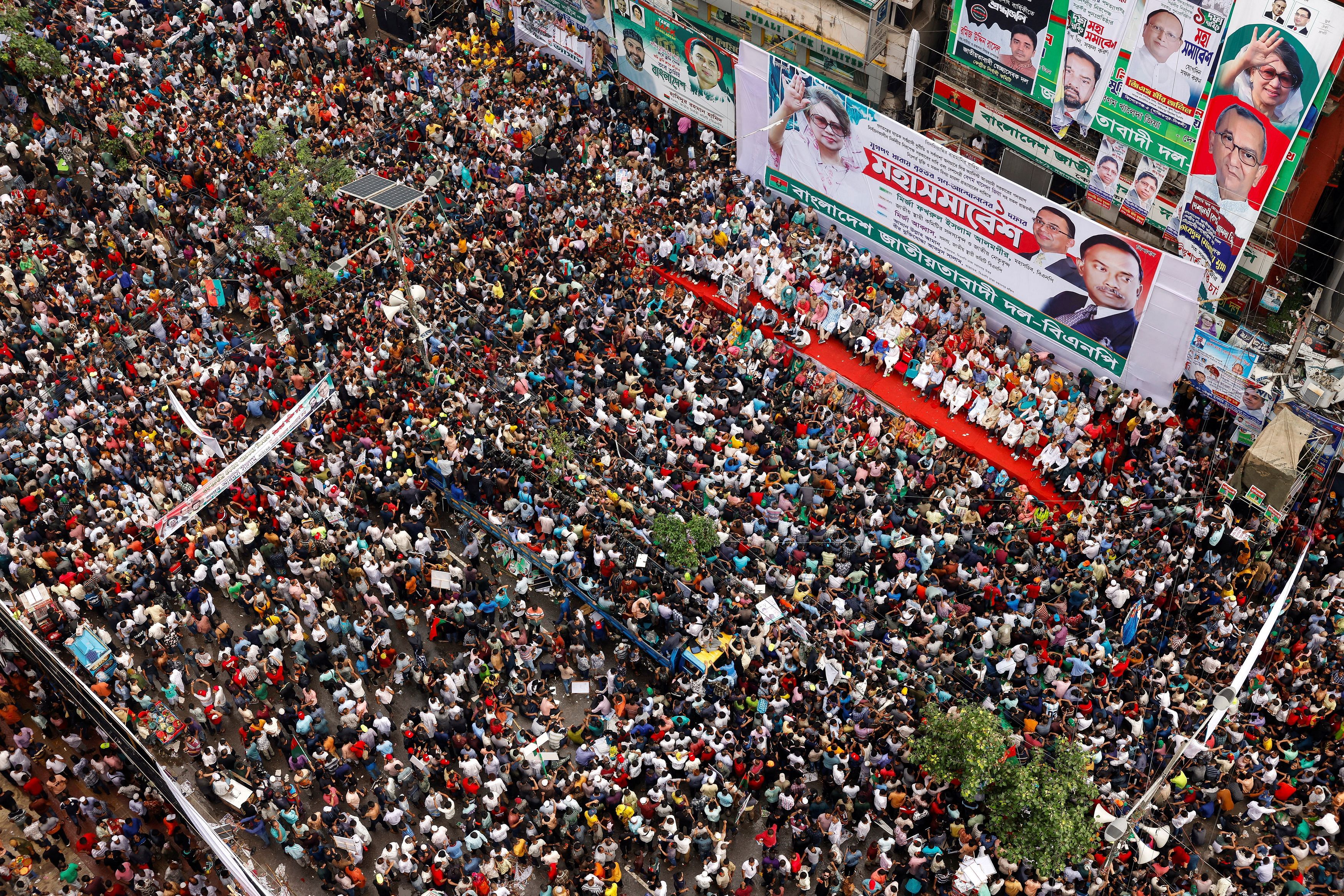 Supporters from around the country join in a rally organised by Bangladesh Nationalist Party , demanding the resign of the Bangladesh Awami League from the government, at Naya Palton area, in front of their office in Dhaka, Bangladesh, July 28, 2023. REUTERS/Mohammad Ponir Hossain