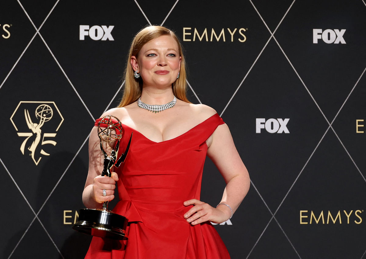 Sarah Snook poses with the Lead Actress in a Drama Series award for "Succesion", at the 75th Primetime Emmy Awards in Los Angeles, California, U.S., January 15, 2024. REUTERS/Aude Guerrucci