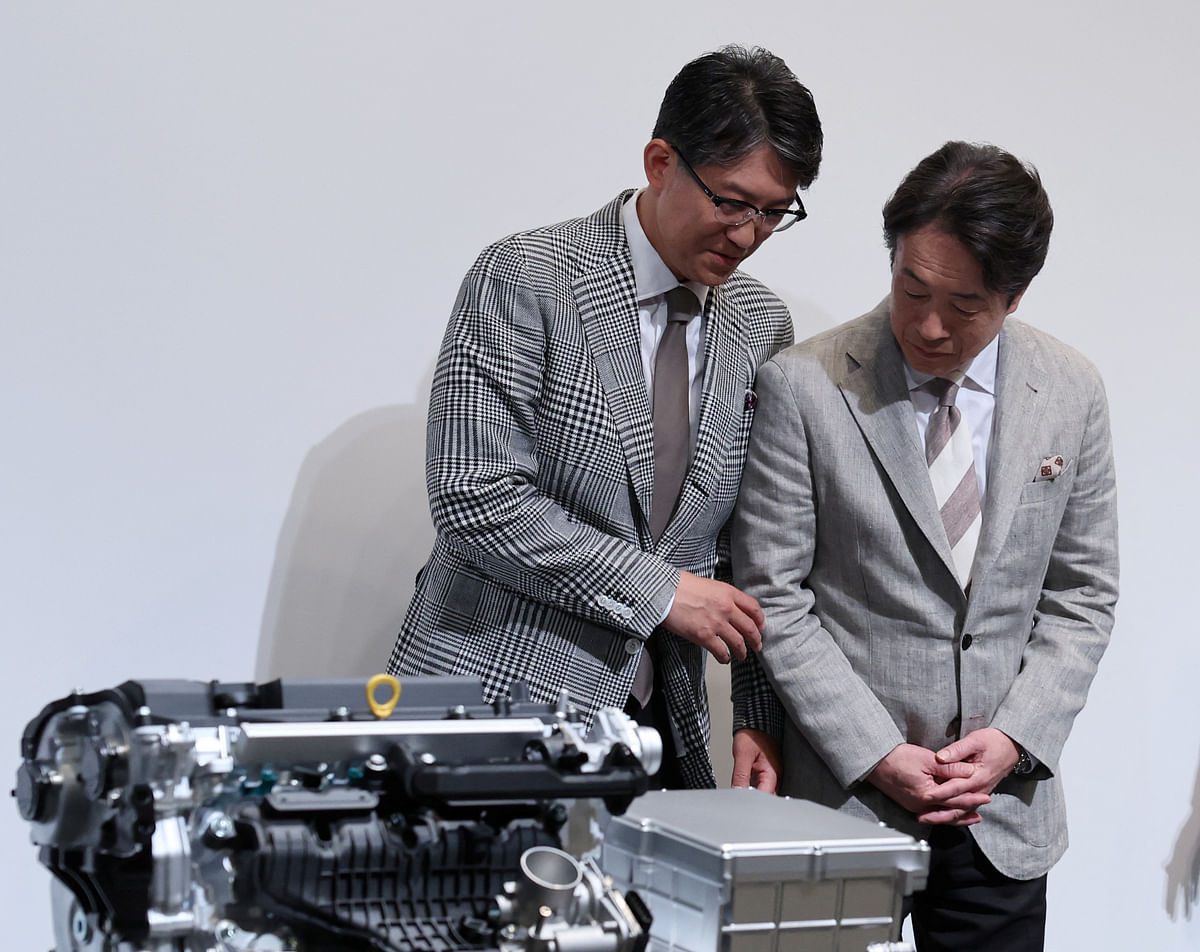 Toyota's CEO Koji Sato talks with Mazda's CEO Masahiro Moro at a press conference pledging to each develop a new engine in Tokyo, Japan May 28, 2024. REUTERS/Kim Kyung-Hoon