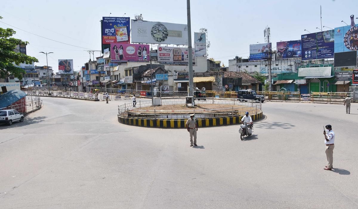 ಕೋವಿಡ್ ಮೂರನೇ ಅಲೆಗೆ ನಲುಗುತ್ತಿರುವ ವಾಣಿಜ್ಯೋದ್ಯಮ