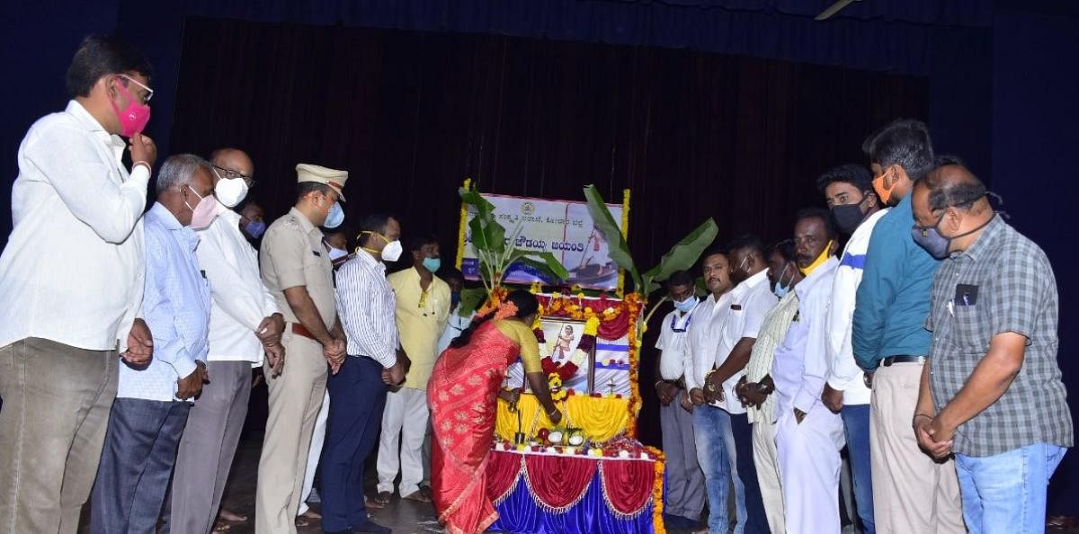 ಅಂಬಿಗರ ಚೌಡಯ್ಯ ಕಾಂತ್ರಿಕಾರಿ ಶರಣ: ಜಿಲ್ಲಾಧಿಕಾರಿ ಯುಕೇಶ್‌ಕುಮಾರ್ ಹೇಳಿಕೆ