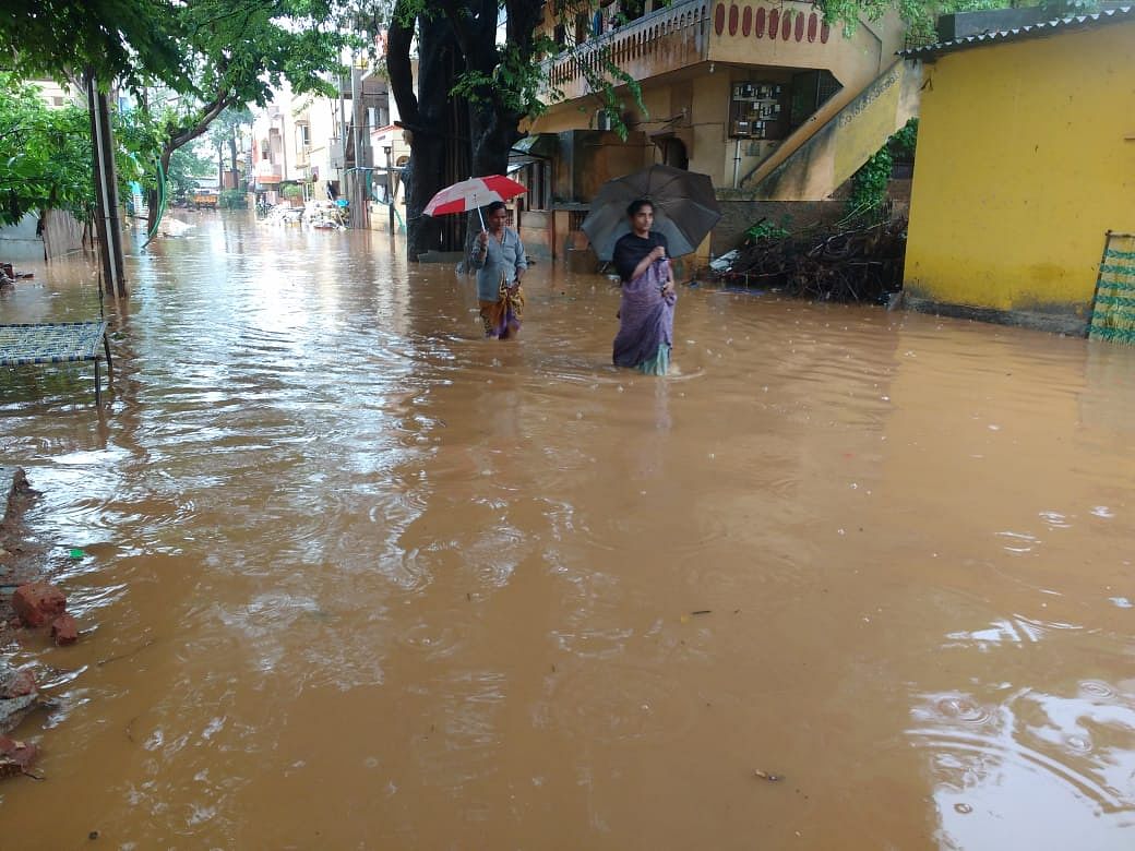 ಹುಬ್ಬಳ್ಳಿ ನಗರದ ವಿವಿಧೆಡೆ ಮನೆಗಳಿಗೆ ನೀರು ನುಗ್ಗಿದೆ