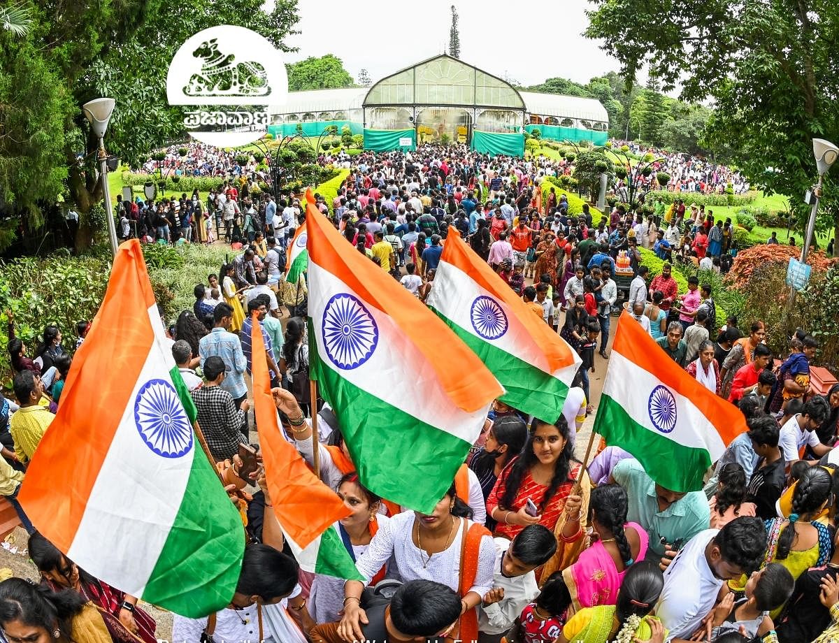 ಫೋಟೊಗಳಲ್ಲಿ ನೋಡಿ: ಲಾಲ್‌ ಬಾಗ್‌ ಫಲಪುಷ್ಪ ಪ್ರದರ್ಶನದಲ್ಲಿ ಜನಜಂಗುಳಿ