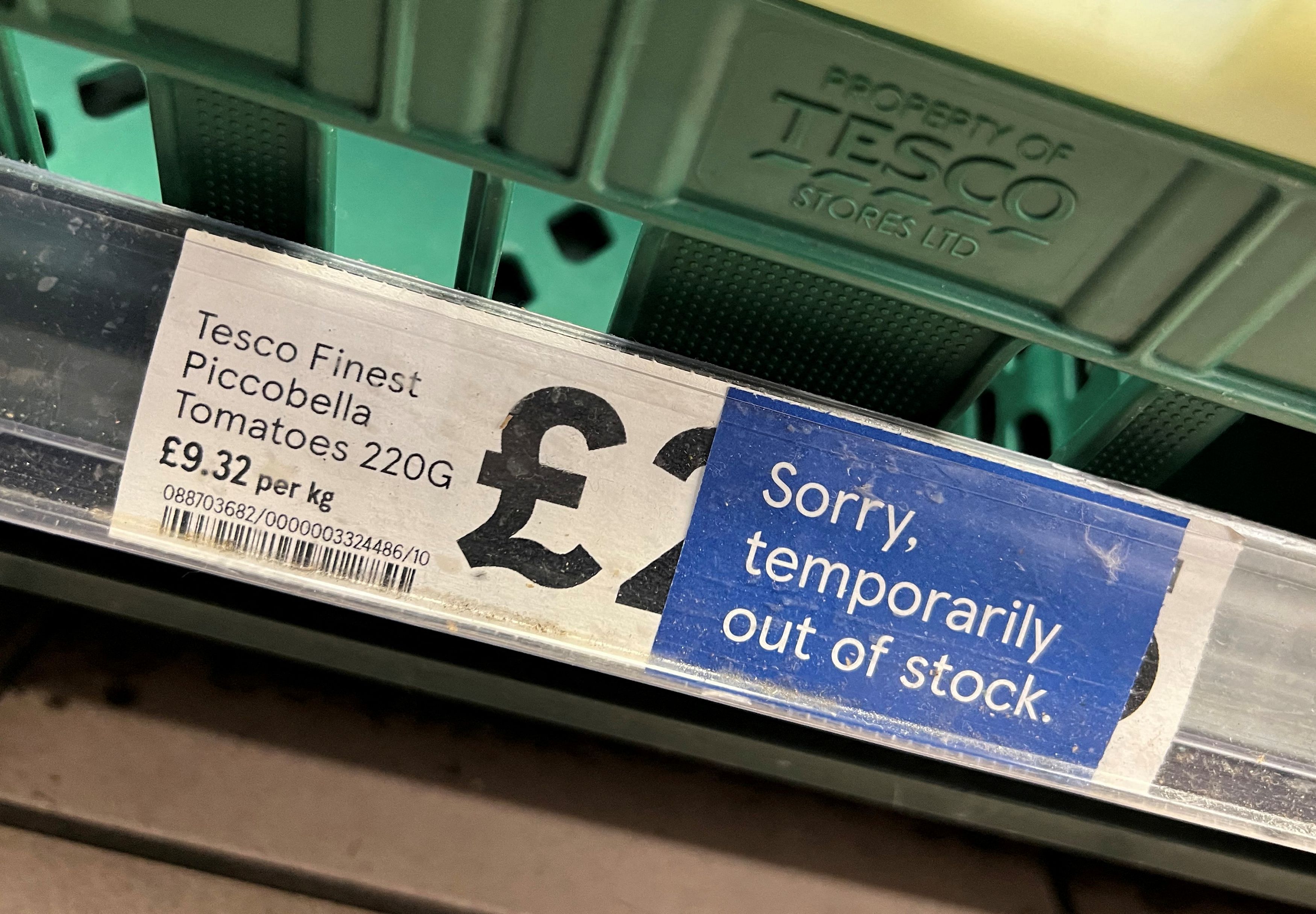 FILE PHOTO: Empty tomato section is seen on shelves at Tesco supermarket in London, Britain, February 21, 2023. REUTERS/Toby Melville/File Photo