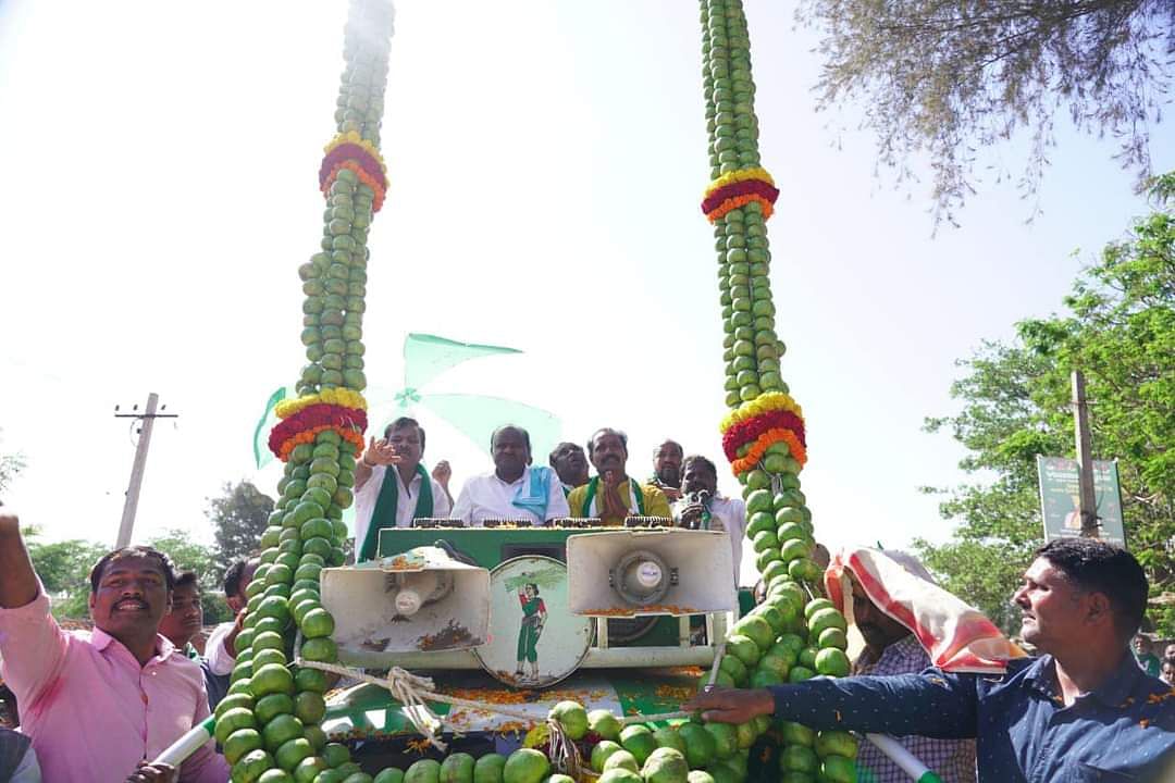 <div class="paragraphs"><p>JD(S) leader H D Kumaraswamy may have undertaken Pancharatna Yatra in North Karnataka. But that may not be enough to resurrect the party's prospects in the region. The party won&nbsp;only six seats in 14 districts of the region in the 2018 elections.</p></div>