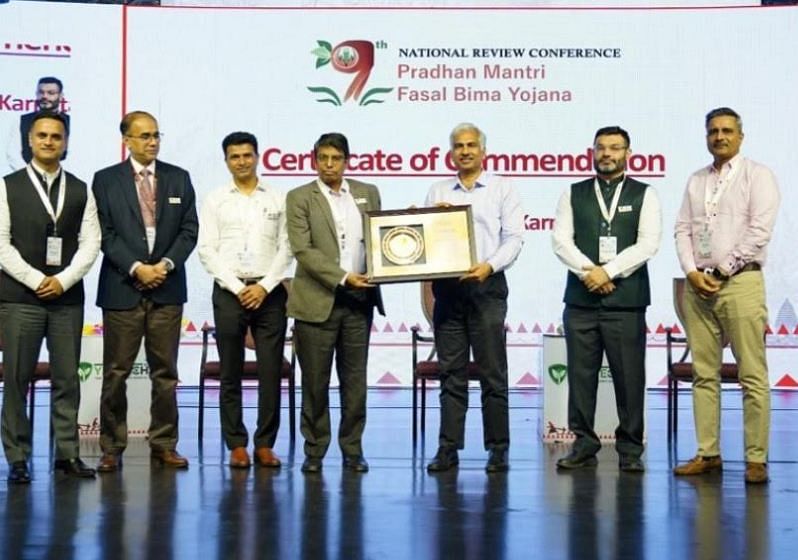 Shivayogi Kalasad, secretary to the government, department of Agriculture, receives the award, at the national conference at Chhattisgarh, recently. Photos by Special Arrangement