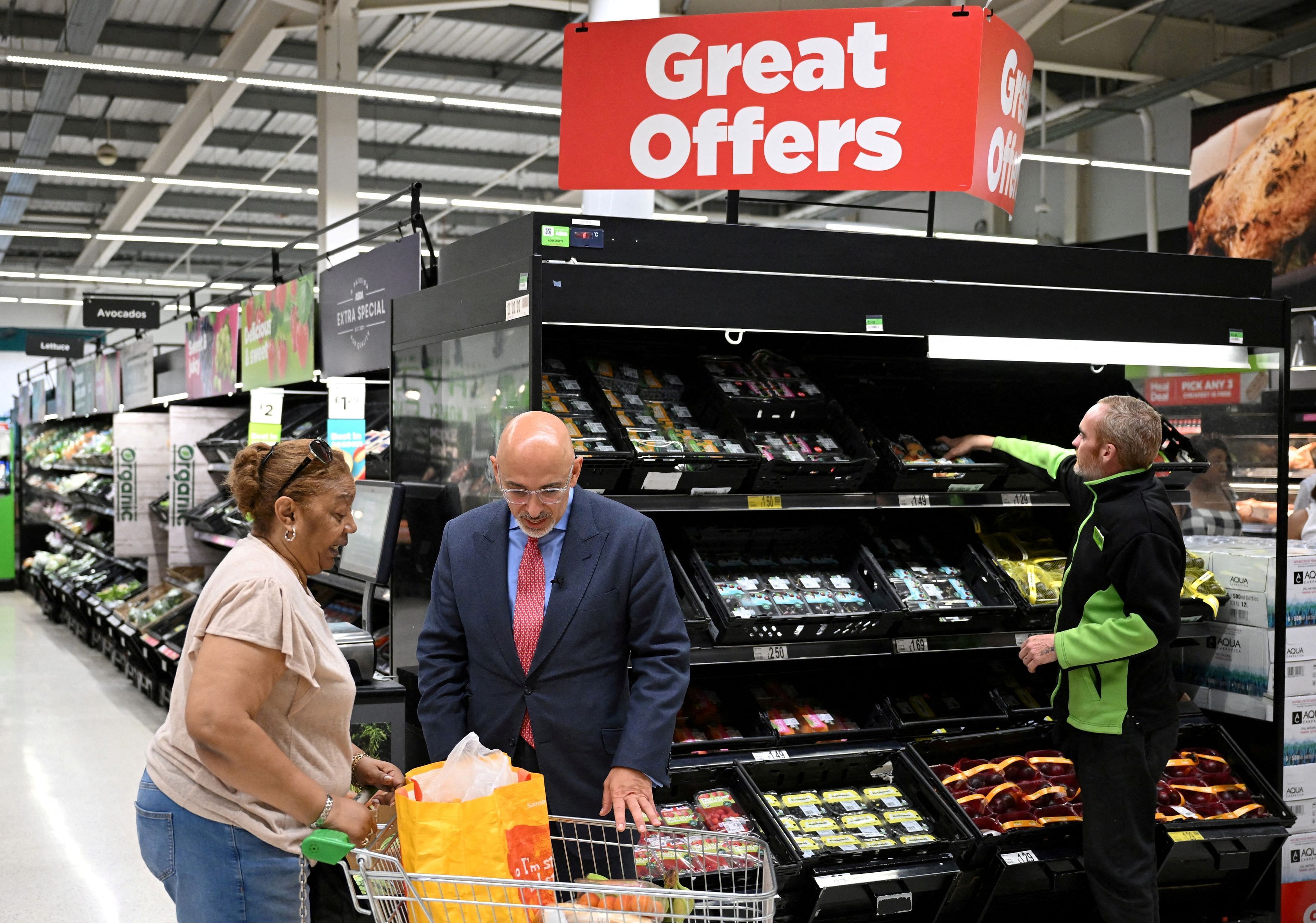 FILE PHOTO: Britain's Chancellor of the Exchequer Nadhim Zahawi speaks with a customer during a visit of an ASDA supermarket, to mark the first Cost of Living Payments being issued, in London, Britain July 14, 2022 . Justin Tallis/Pool via REUTERS/File Photo