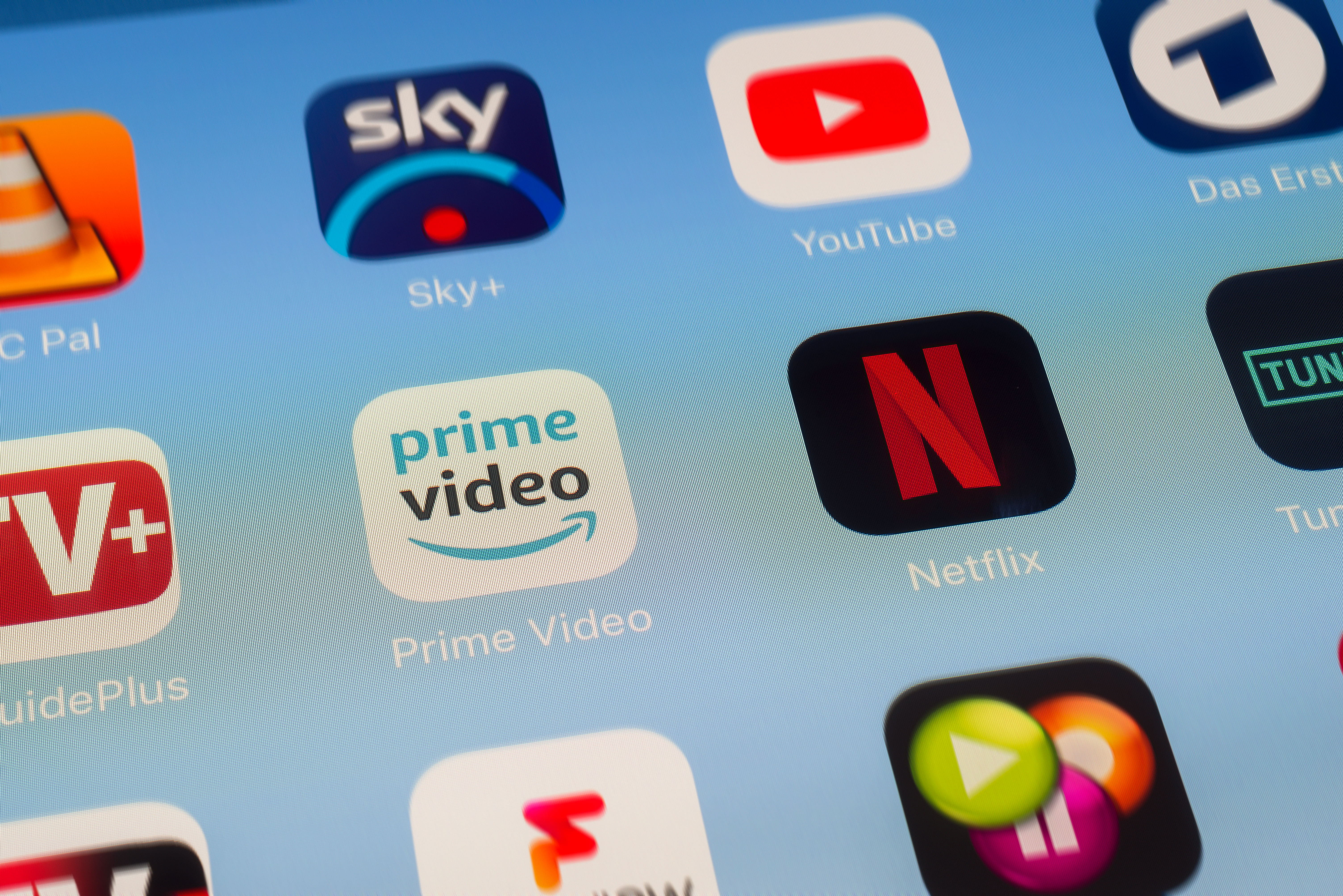 London, UK - June 01 2018: The icons of Netflix, Amazon Prime Video, TvGuidePlus, TVCatchup, VLC Player, TuneIn Radio, YouTube, Das Erste and Freeview apps on the screen of an iPad.
OTT