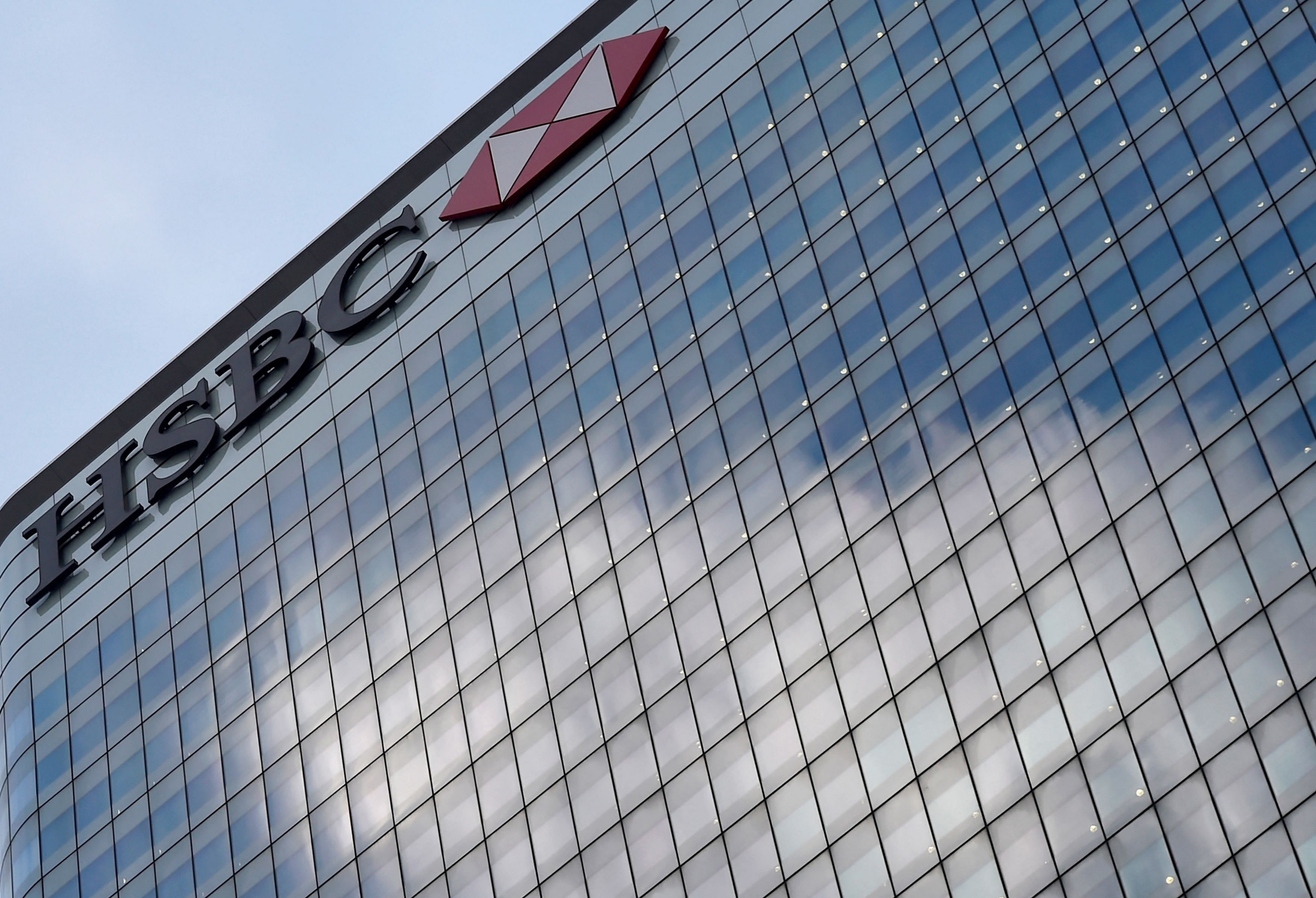 FILE PHOTO: The HSBC headquarters is seen in the Canary Wharf financial district in east London, Britain February 15, 2016. Banking group HSBC Holdings has decided to keep its headquarters in Britain, rejecting the option of shifting its center of gravity back to main profit-generating hub Hong Kong after a 10-month review.  REUTERS/Hannah McKay/File Photo