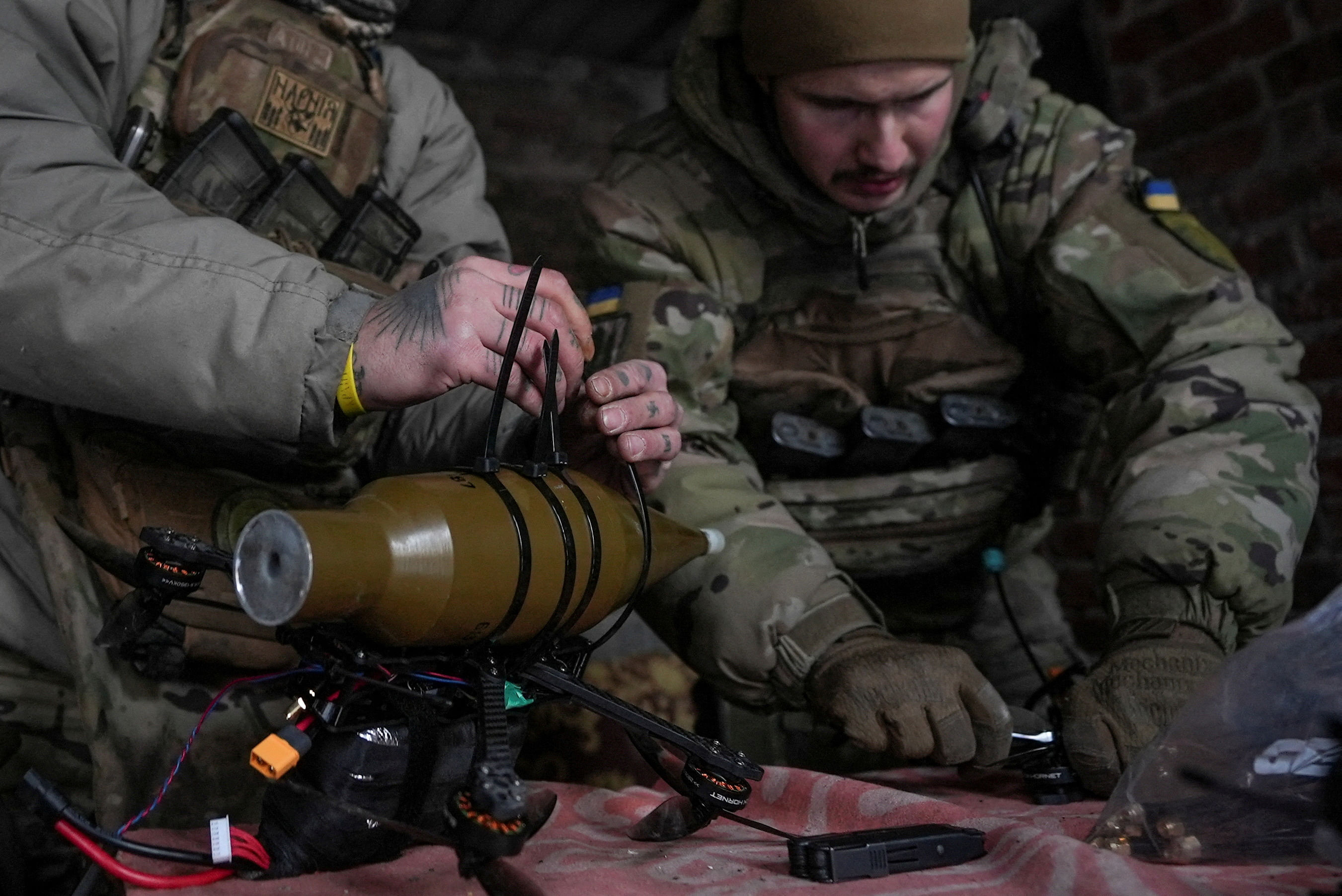 FILE PHOTO: Ukrainian servicemen of the Rarog UAV squadron of the 24th Separate Mechanized Brigade attach shells from a RPG-7 grenade launcher to first person view  drones at a position near the town of Horlivka, amid Russia's attack on Ukraine, in Donetsk region, Ukraine January 17, 2024. REUTERS/Inna Varenytsia/File Photo