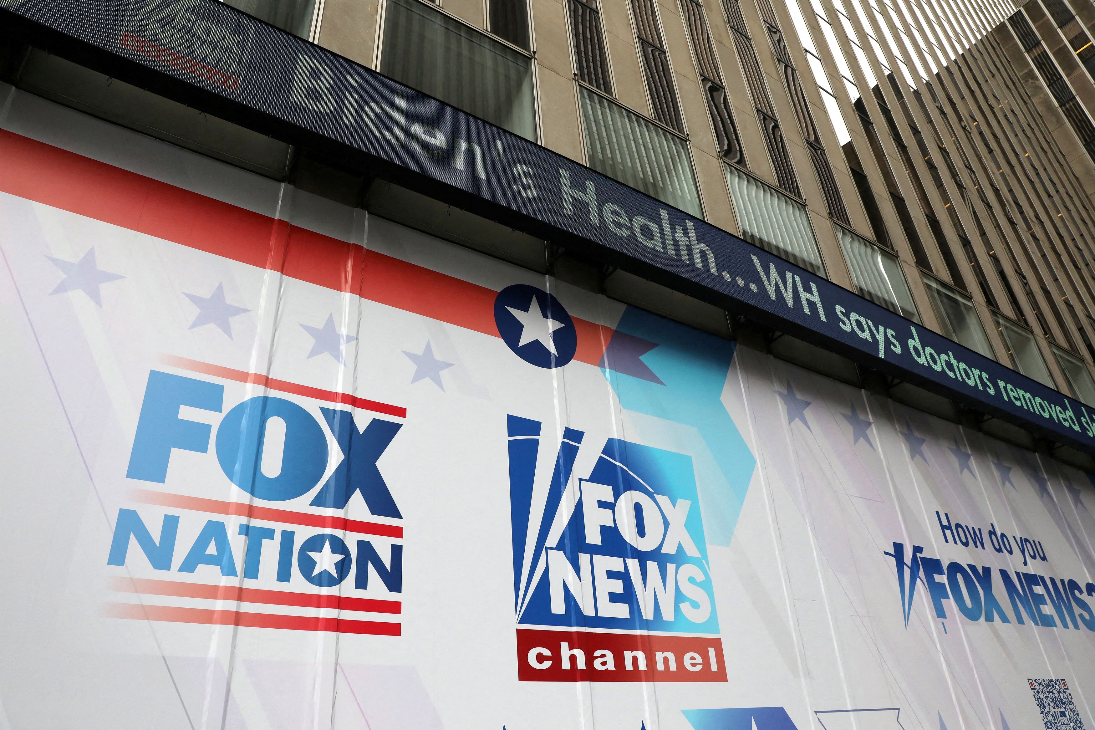 FILE PHOTO: A headline for a story on the health of U.S. President Joe Biden is displayed at the Fox News headquarters in New York City, U.S. March 4, 2023.  REUTERS/Chris Helgren/File Photo