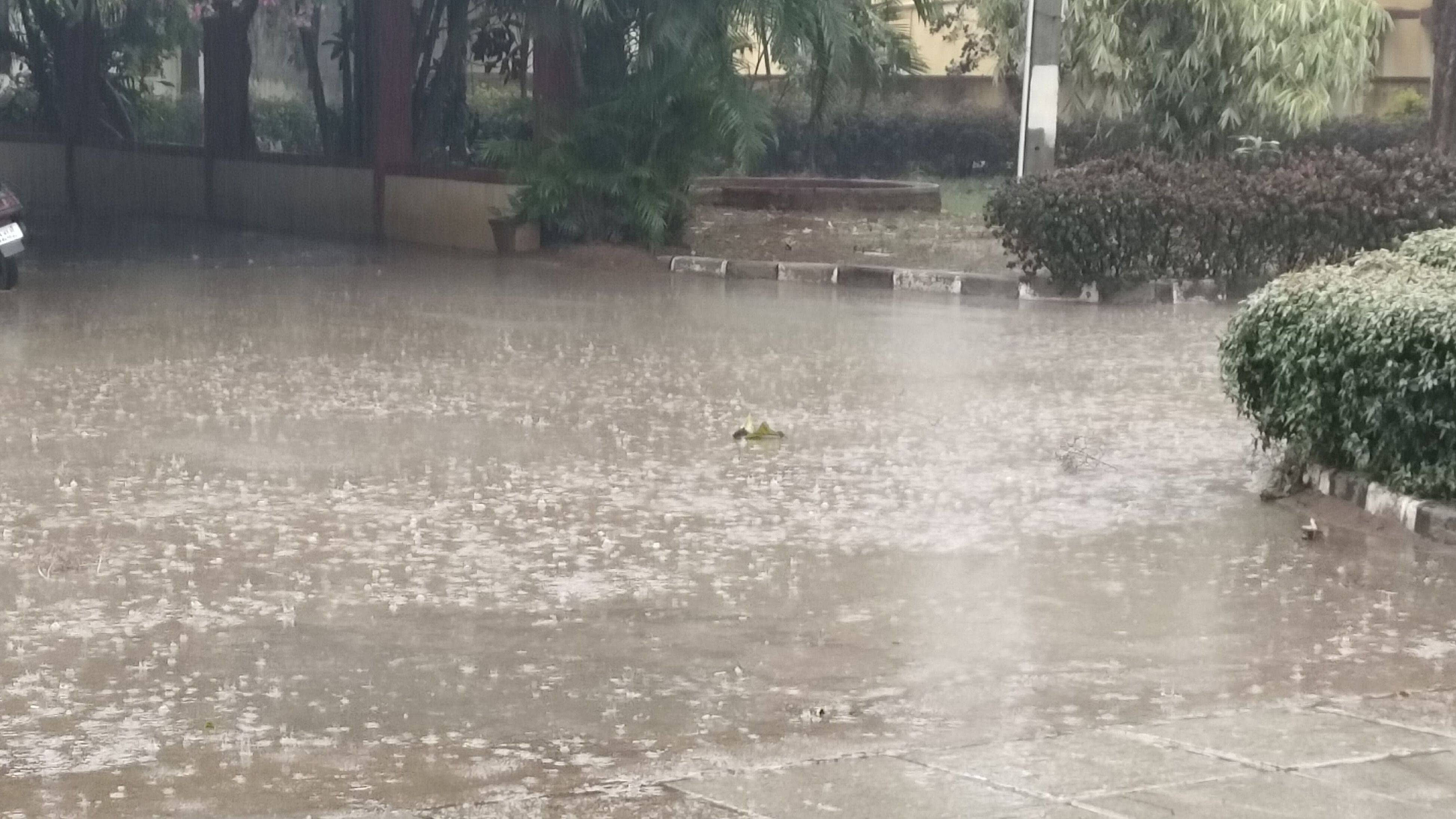 ದೇವನಹಳ್ಳಿಯಲ್ಲಿ ಮಂಗಳವಾರ ಸುರಿದ ಮಳೆ