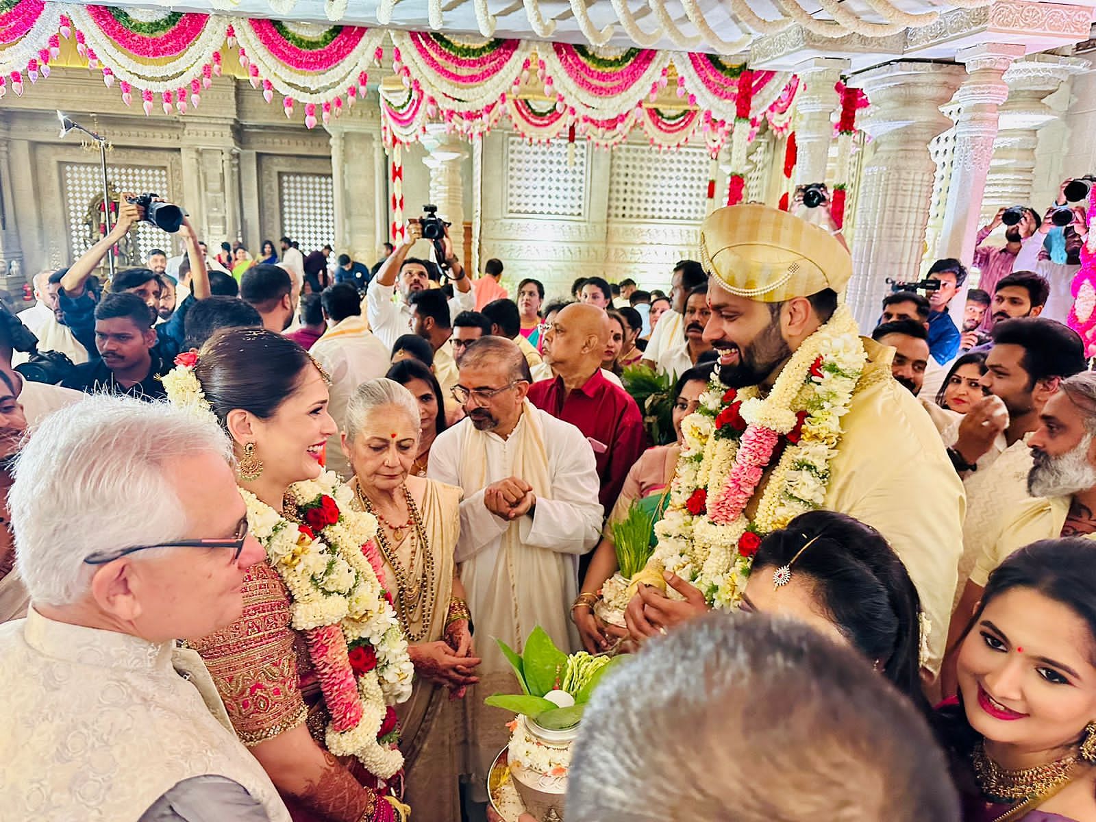 ಅಭಿಷೇಕ್‌ ಅಂಬರೀಶ್‌ ಅವರು ಅವಿವಾ ಬಿದ್ದಪ್ಪ ಅವರೊಂದಿಗೆ ದಾಂಪತ್ಯ ಜೀವನಕ್ಕೆ ಕಾಲಿಟ್ಟಿದ್ದಾರೆ. 