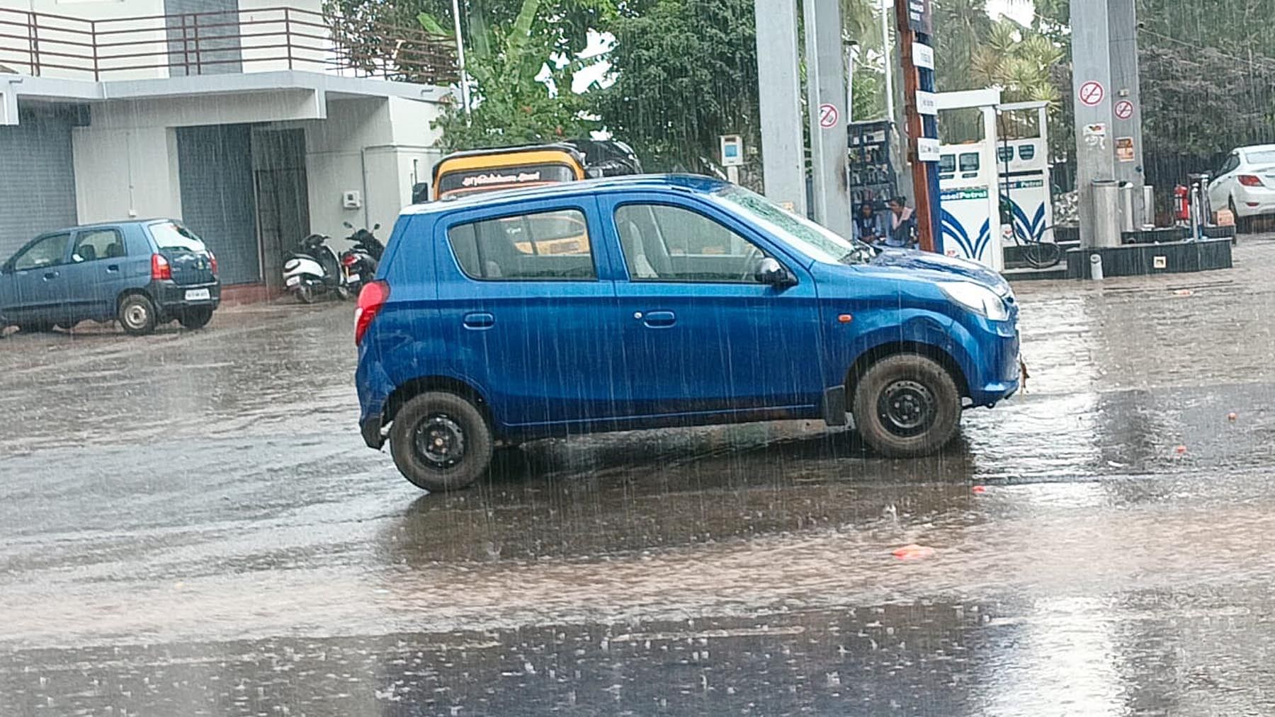 ಗೋಣಿಕೊಪ್ಪಲಿಗೆ ಗುರುವಾರ ಸಂಜೆ ಉತ್ತಮ ಮಳೆ ಬಿದ್ದಿತು