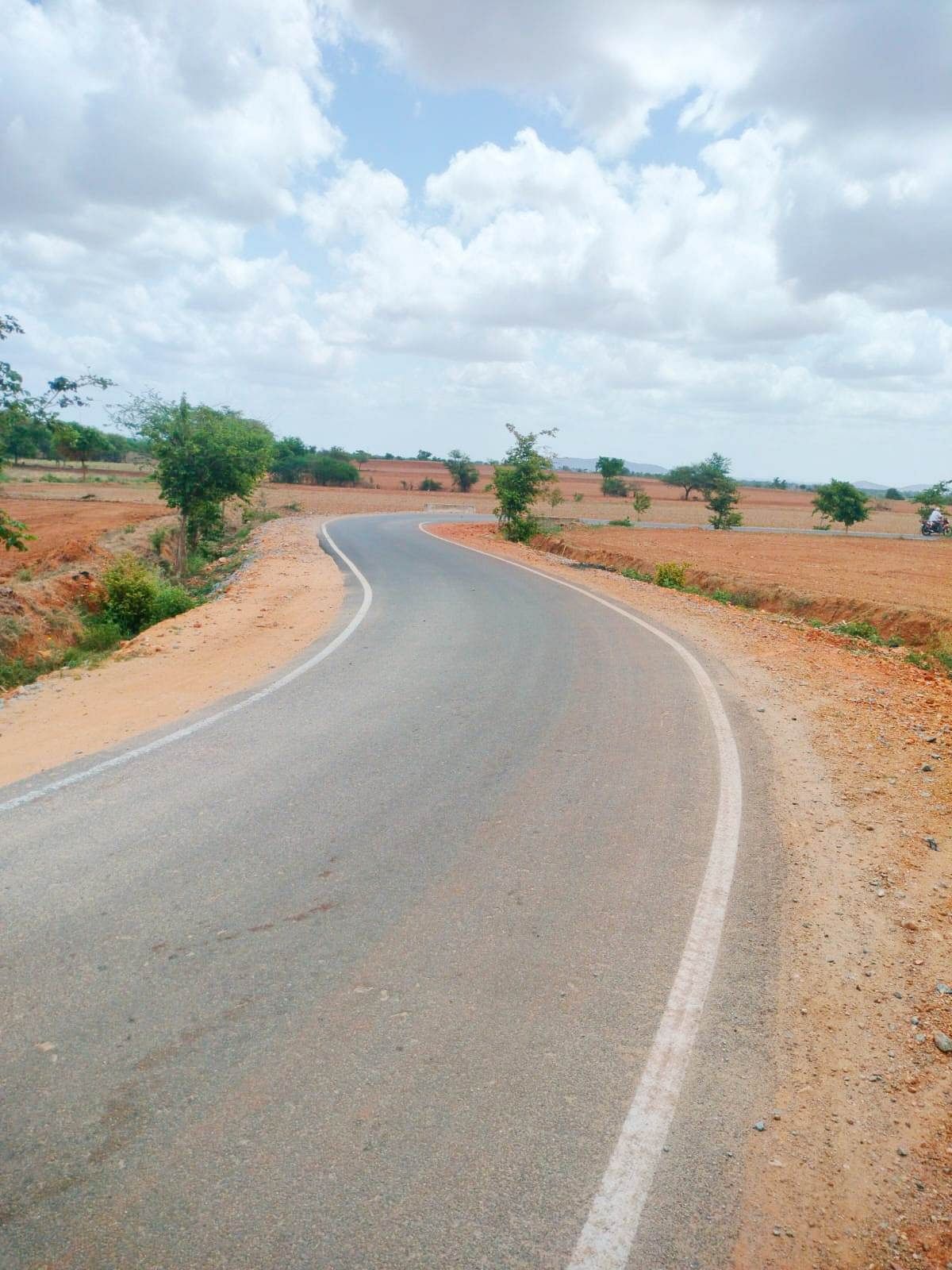  ಲಕ್ಷ್ಮೇಶ್ವರ-ಹರದಗಟ್ಟಿ ನೂತನ ರಸ್ತೆ ತಿರುವು