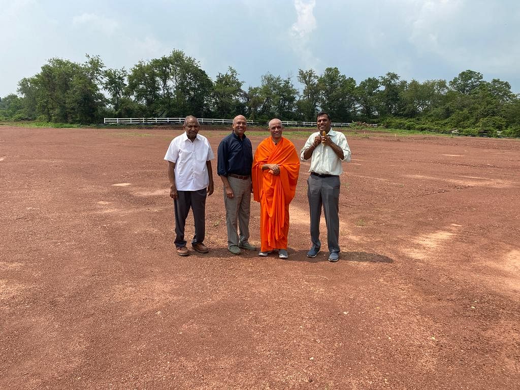 ಅಮೆರಿಕದ ನ್ಯೂ ಜೆರ್ಸಿಯ ಫ್ರ್ಯಾಂಕ್ಲಿನ್ ಟೌನ್ಶಿಪ್‌ನಲ್ಲಿ ಆದಿಚುಂಚನಗಿರಿ ಮಠದಿಂದ ನಡೆಯುತ್ತಿರುವ ಕಾಲಭೈರವೇಶ್ವರ ದೇಗುಲದ ಕಾಮಗಾರಿಯನ್ನು ಪೀಠಾಧ್ಯಕ್ಷ ನಿರ್ಮಲಾನಂದನಾಥ ಸ್ವಾಮೀಜಿ ಪರಿಶೀಲಿಸಿದರು.