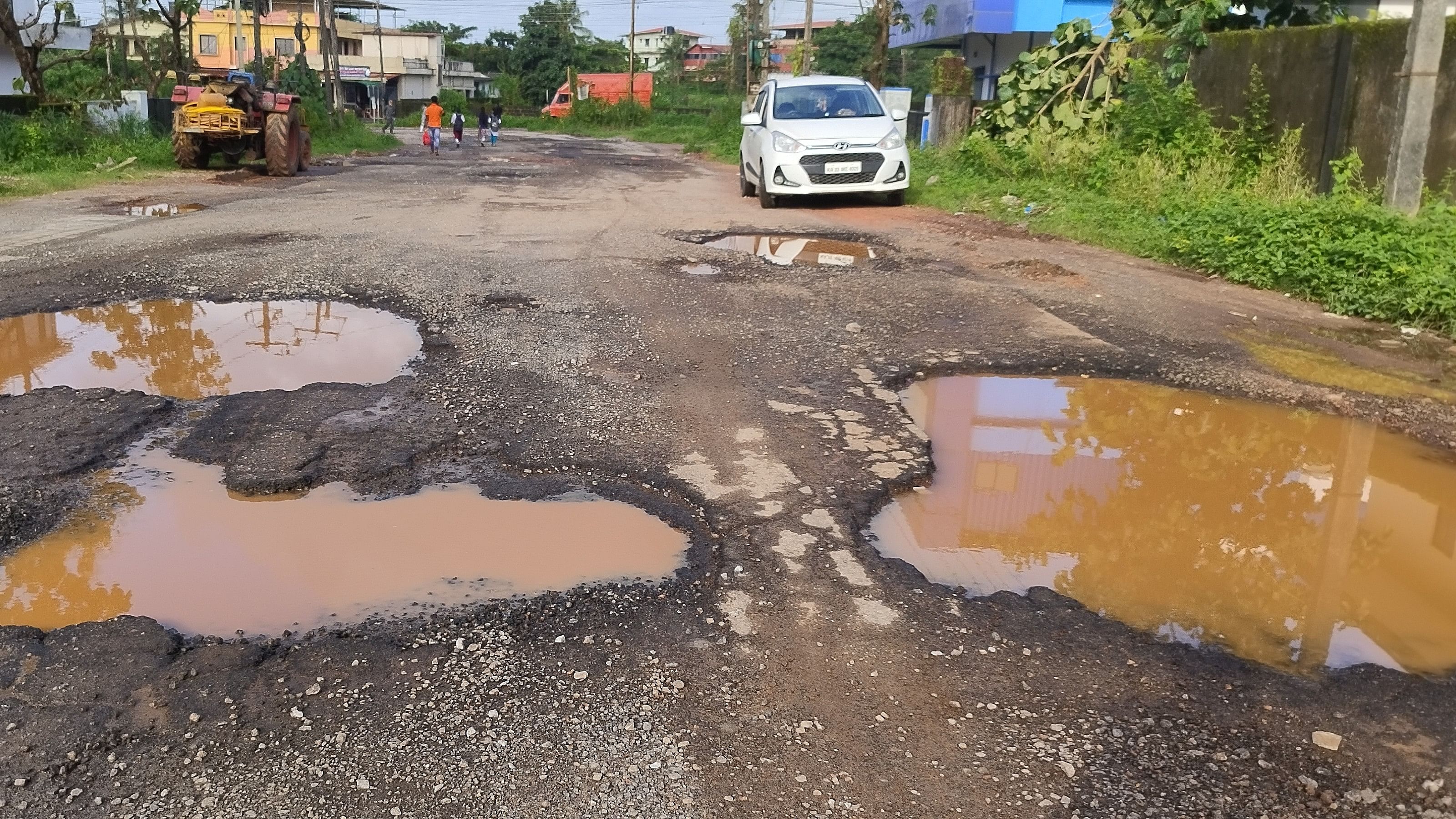 ಮಣಿಪಾಲದ ಶಿವಳ್ಳಿ ಕೈಗಾರಿಕಾ ವಲಯದ ರಸ್ತೆಯ ದುಸ್ಥಿತಿ