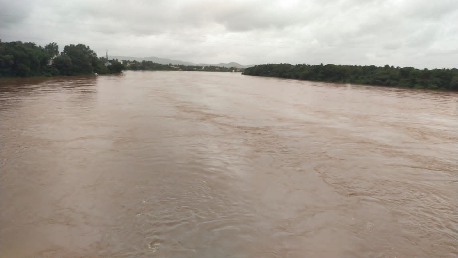 ಹೊನ್ನಾಳಿ ಪಟ್ಟಣದಲ್ಲಿ ಹಾದು ಹೋಗಿರುವ ತುಂಗಭದ್ರಾ ನದಿ ನೋಟ ಚಿತ್ರ: ಎನ್‌.ಕೆ. ಆಂಜನೇಯ