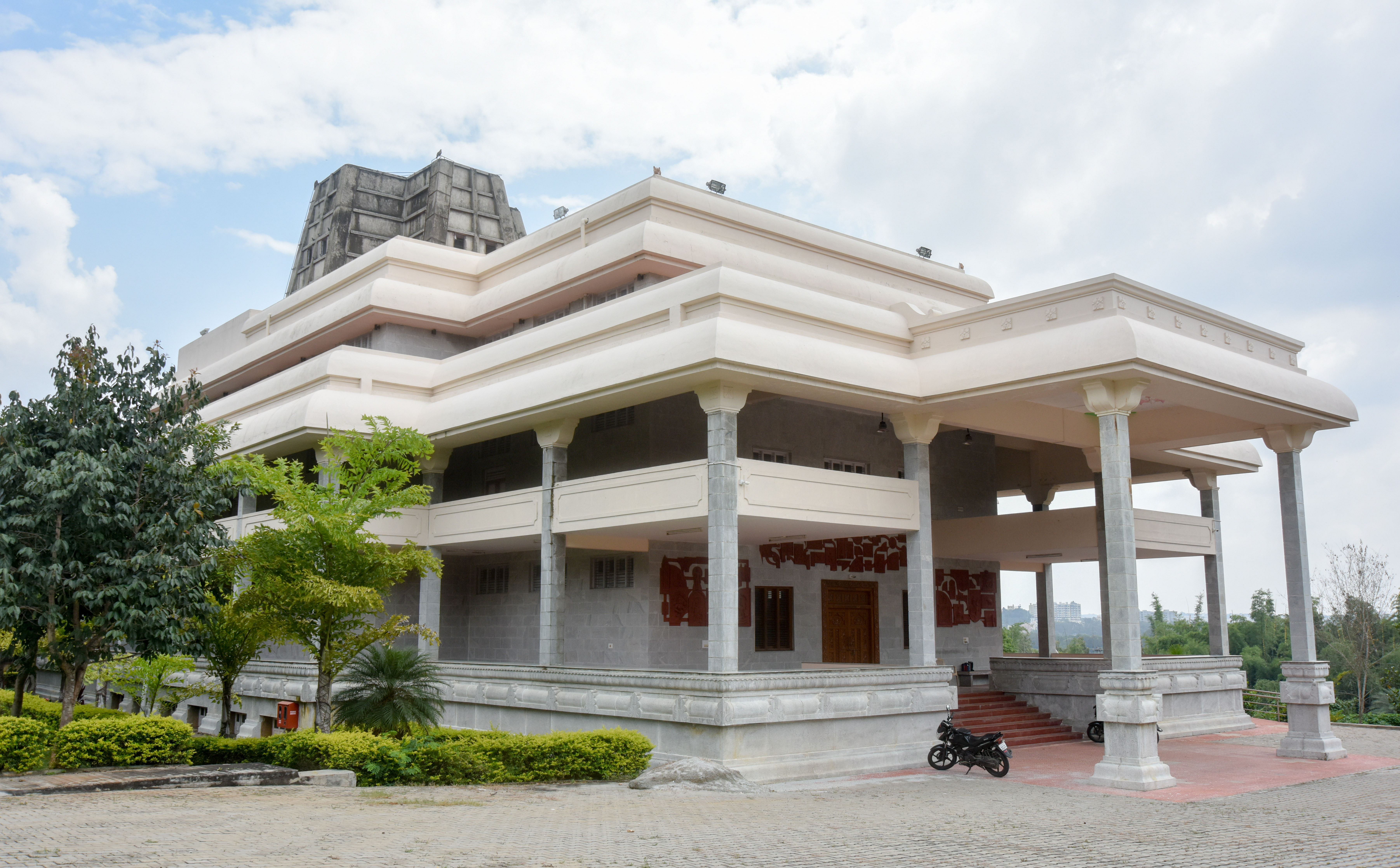 ಕಲಾಗ್ರಾಮದಲ್ಲಿರುವ ಸಾಂಸ್ಕೃತಿಕ ಸಮುಚ್ಚಯ