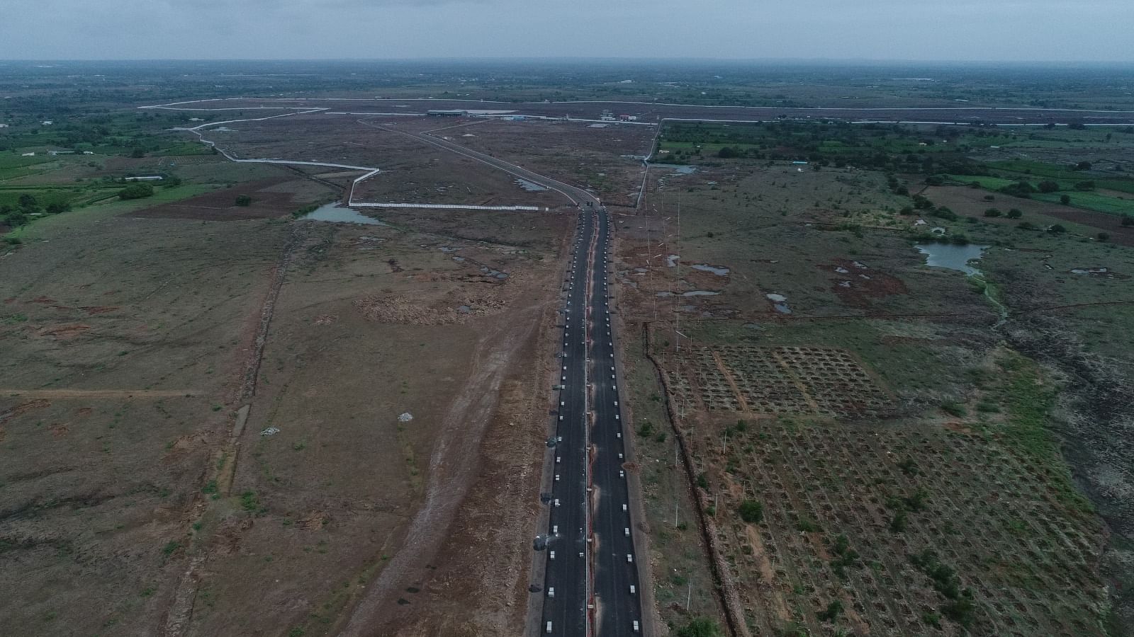 ವಿಜಯಪುರ ವಿಮಾನ ನಿಲ್ದಾಣದ ಕಾಮಗಾರಿ ಪ್ರಜಾವಾಣಿ ಚಿತ್ರ: ರಾಜು ಢವಳಗಿ